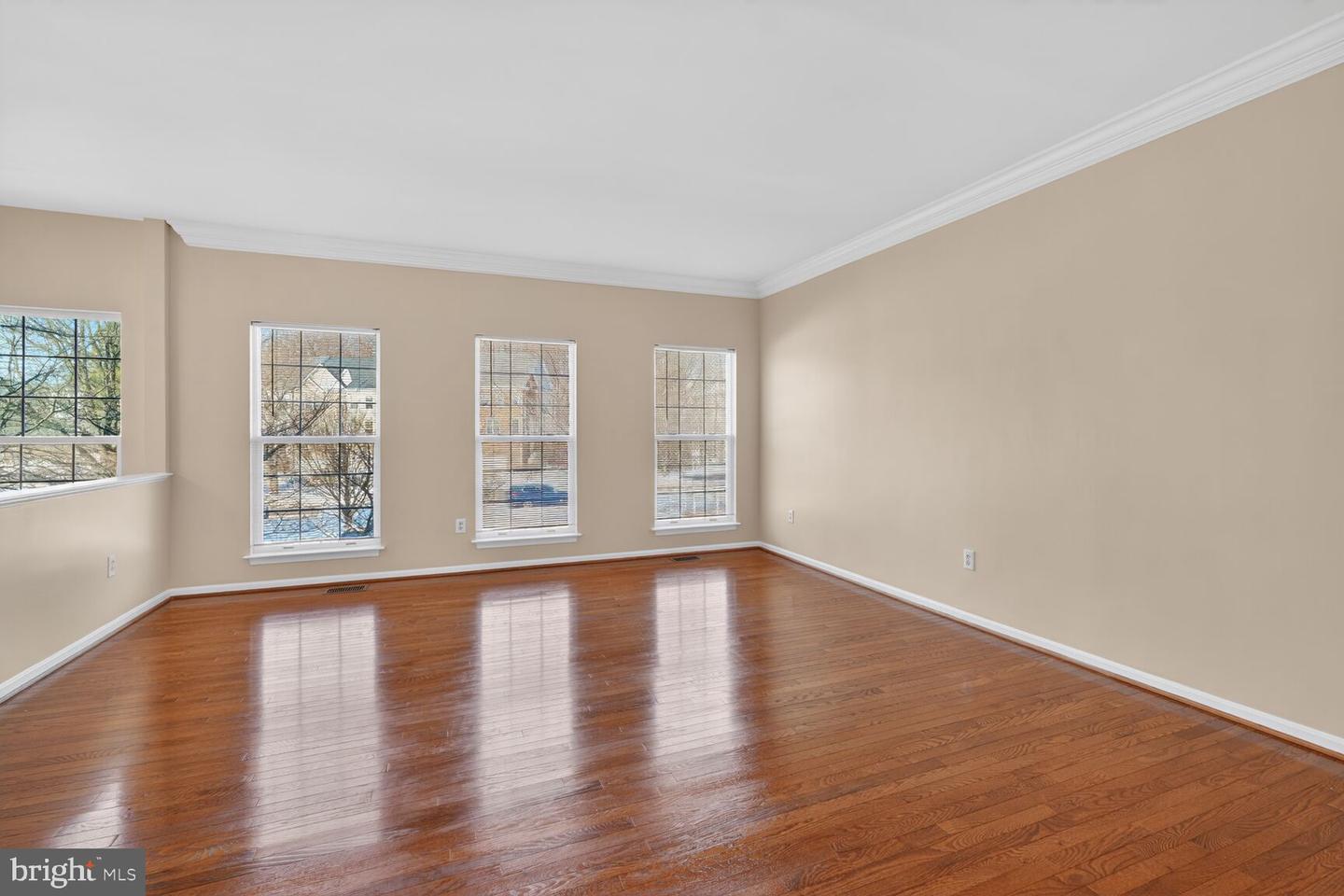 6635 CREEK POINT WAY, ALEXANDRIA, Virginia 22315, 3 Bedrooms Bedrooms, ,3 BathroomsBathrooms,Residential,For sale,6635 CREEK POINT WAY,VAFX2287026 MLS # VAFX2287026