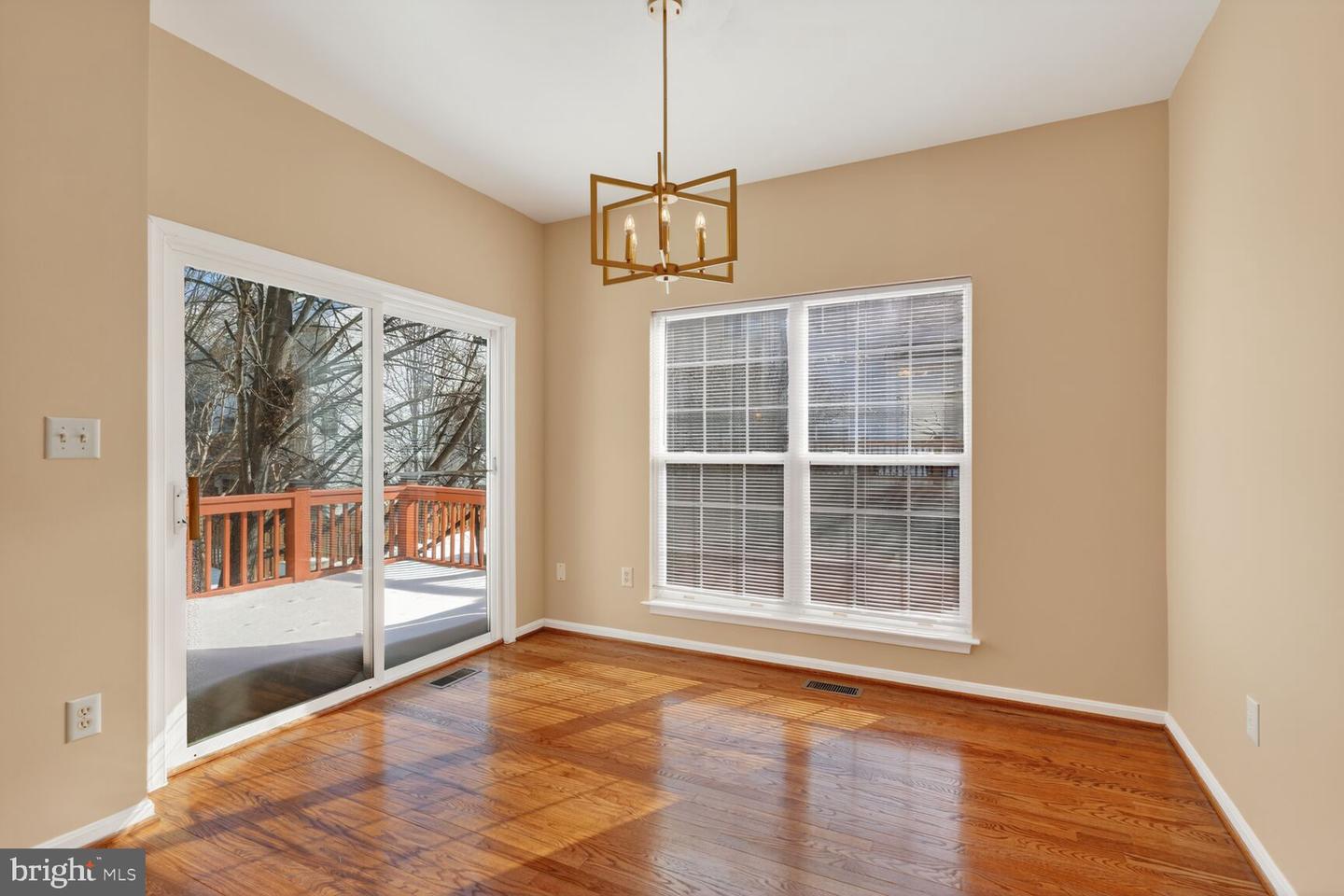 6635 CREEK POINT WAY, ALEXANDRIA, Virginia 22315, 3 Bedrooms Bedrooms, ,3 BathroomsBathrooms,Residential,For sale,6635 CREEK POINT WAY,VAFX2287026 MLS # VAFX2287026