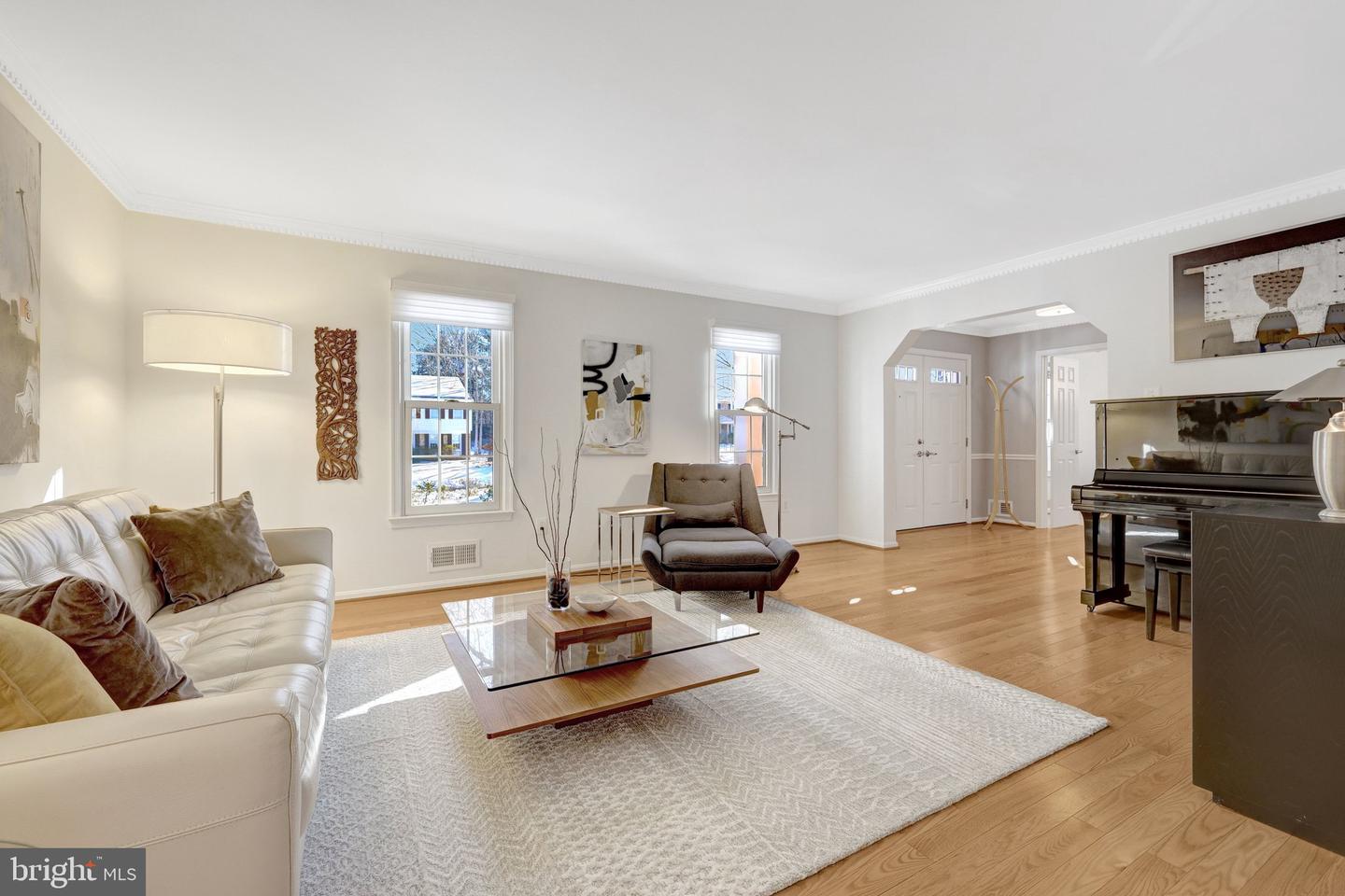 12111 HOLLY KNOLL CIR, GREAT FALLS, Virginia 22066, 4 Bedrooms Bedrooms, ,3 BathroomsBathrooms,Residential,For sale,12111 HOLLY KNOLL CIR,VAFX2287090 MLS # VAFX2287090