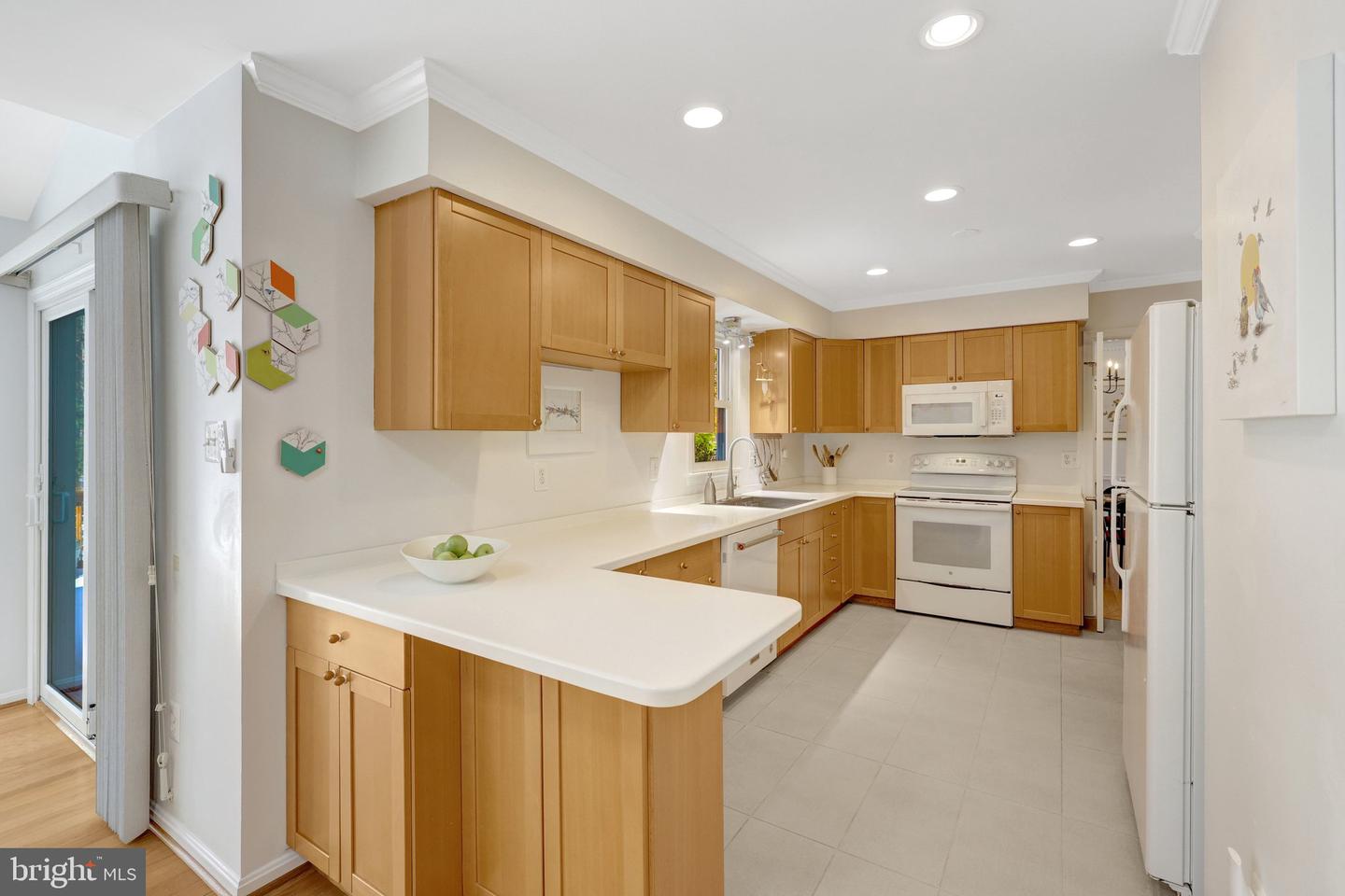 12111 HOLLY KNOLL CIR, GREAT FALLS, Virginia 22066, 4 Bedrooms Bedrooms, ,3 BathroomsBathrooms,Residential,For sale,12111 HOLLY KNOLL CIR,VAFX2287090 MLS # VAFX2287090