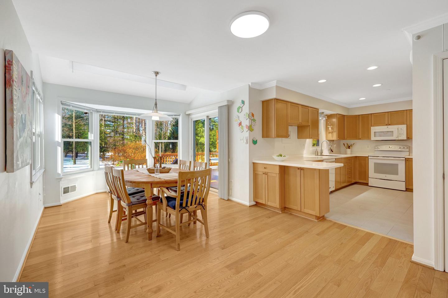 12111 HOLLY KNOLL CIR, GREAT FALLS, Virginia 22066, 4 Bedrooms Bedrooms, ,3 BathroomsBathrooms,Residential,For sale,12111 HOLLY KNOLL CIR,VAFX2287090 MLS # VAFX2287090