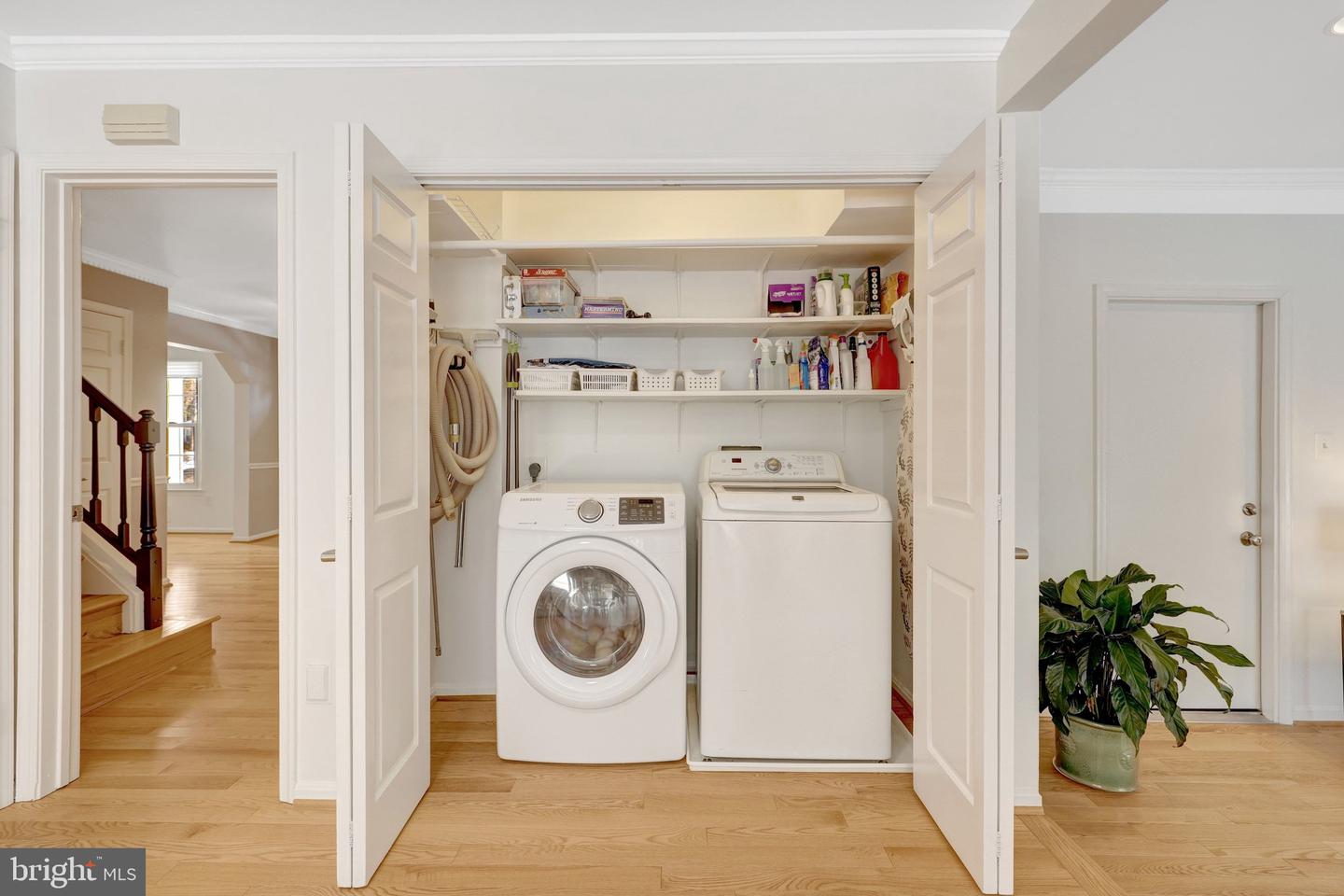 12111 HOLLY KNOLL CIR, GREAT FALLS, Virginia 22066, 4 Bedrooms Bedrooms, ,3 BathroomsBathrooms,Residential,For sale,12111 HOLLY KNOLL CIR,VAFX2287090 MLS # VAFX2287090