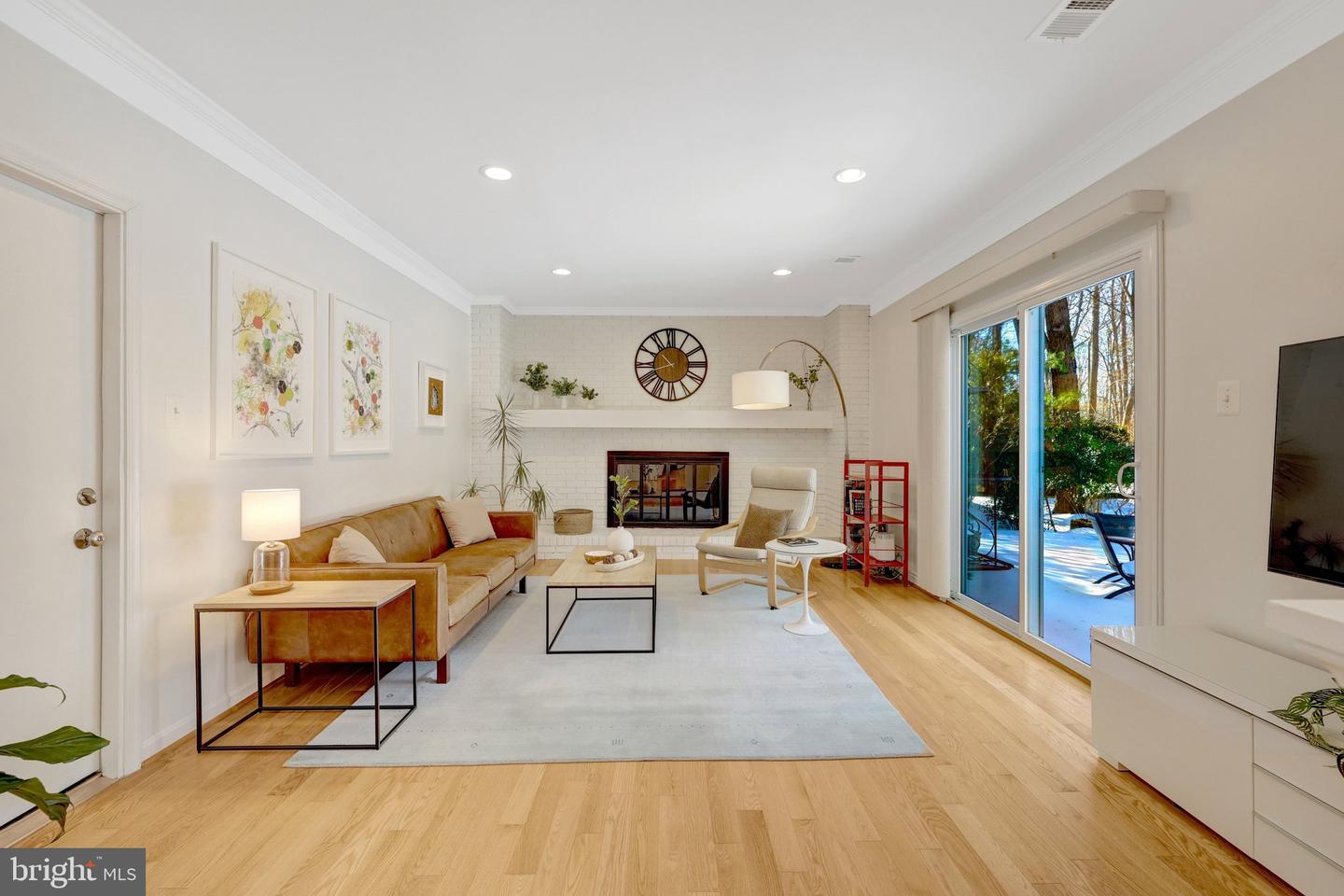 12111 HOLLY KNOLL CIR, GREAT FALLS, Virginia 22066, 4 Bedrooms Bedrooms, ,3 BathroomsBathrooms,Residential,For sale,12111 HOLLY KNOLL CIR,VAFX2287090 MLS # VAFX2287090