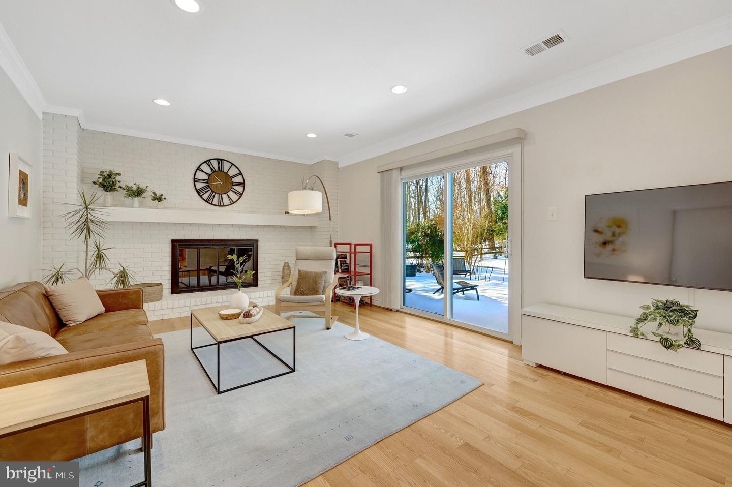 12111 HOLLY KNOLL CIR, GREAT FALLS, Virginia 22066, 4 Bedrooms Bedrooms, ,3 BathroomsBathrooms,Residential,For sale,12111 HOLLY KNOLL CIR,VAFX2287090 MLS # VAFX2287090