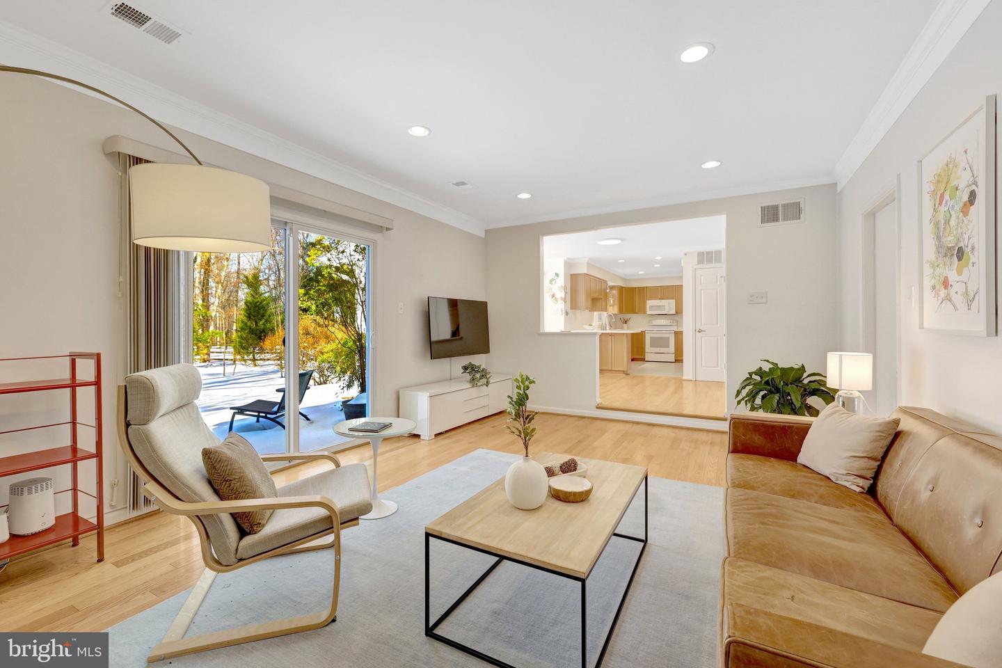 12111 HOLLY KNOLL CIR, GREAT FALLS, Virginia 22066, 4 Bedrooms Bedrooms, ,3 BathroomsBathrooms,Residential,For sale,12111 HOLLY KNOLL CIR,VAFX2287090 MLS # VAFX2287090