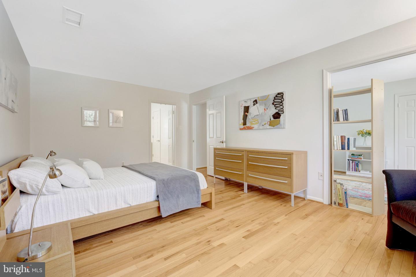 12111 HOLLY KNOLL CIR, GREAT FALLS, Virginia 22066, 4 Bedrooms Bedrooms, ,3 BathroomsBathrooms,Residential,For sale,12111 HOLLY KNOLL CIR,VAFX2287090 MLS # VAFX2287090