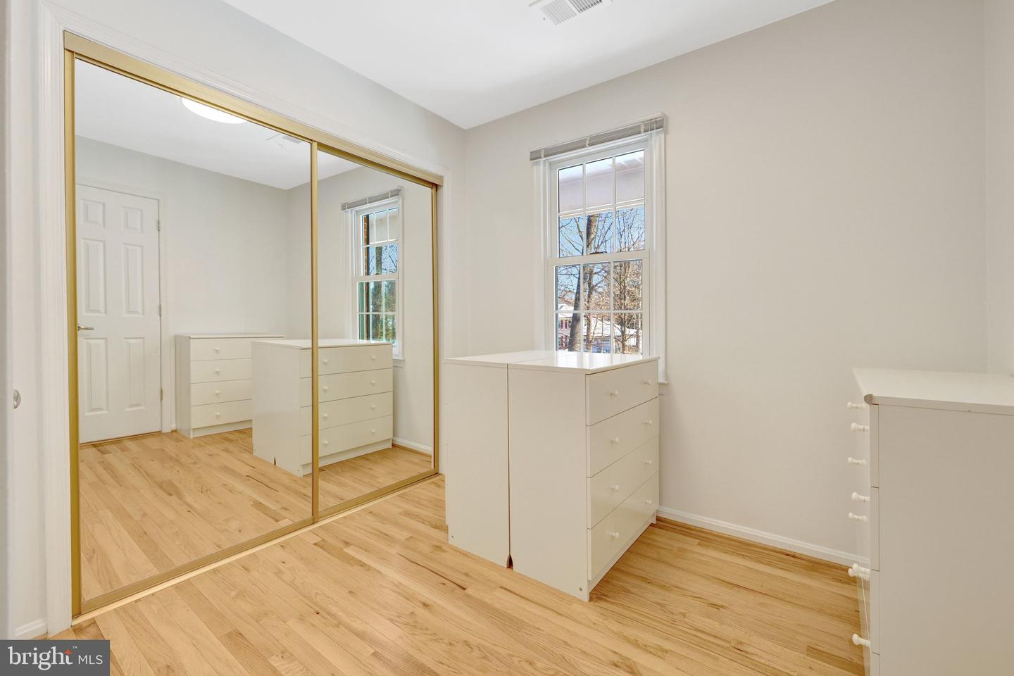 12111 HOLLY KNOLL CIR, GREAT FALLS, Virginia 22066, 4 Bedrooms Bedrooms, ,3 BathroomsBathrooms,Residential,For sale,12111 HOLLY KNOLL CIR,VAFX2287090 MLS # VAFX2287090