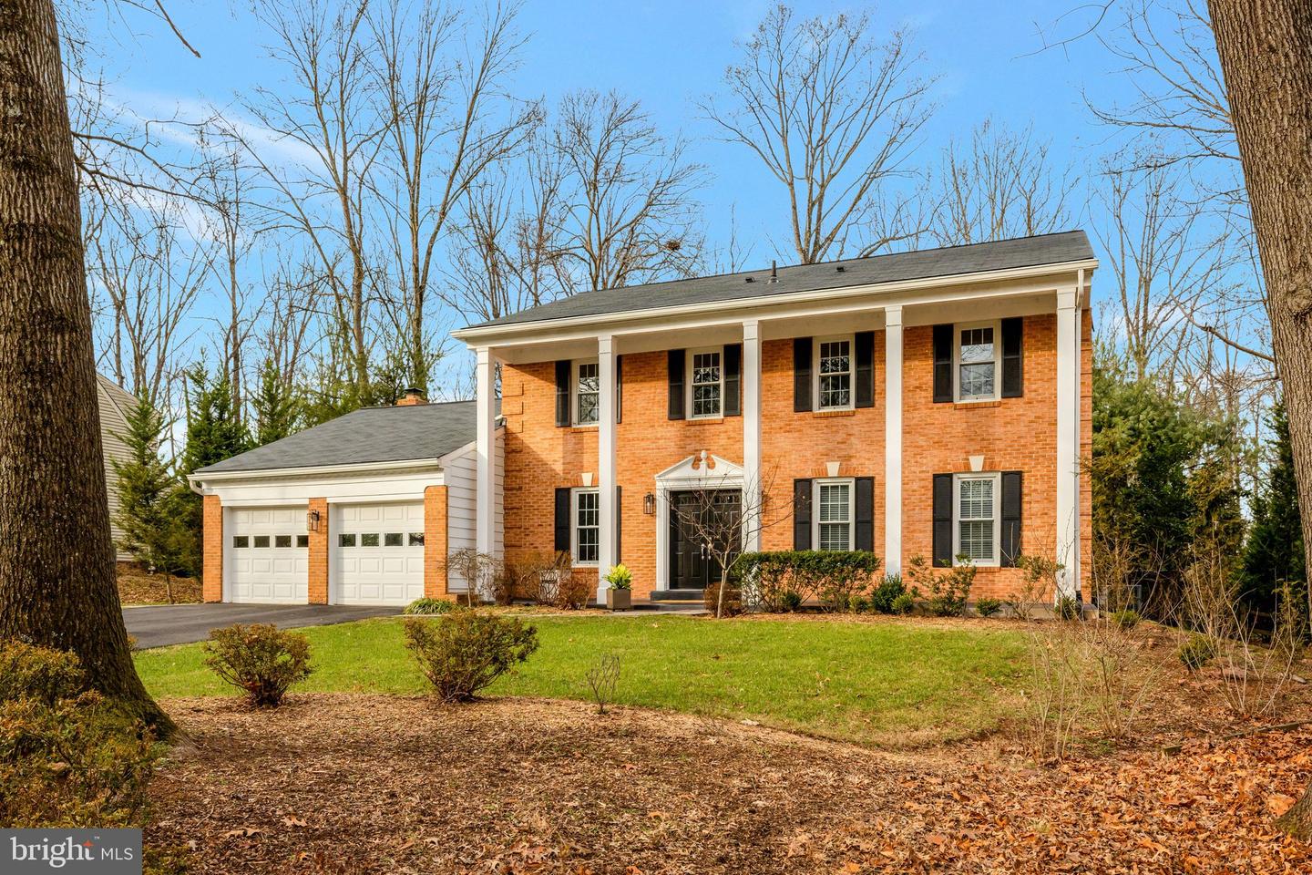 12111 HOLLY KNOLL CIR, GREAT FALLS, Virginia 22066, 4 Bedrooms Bedrooms, ,3 BathroomsBathrooms,Residential,For sale,12111 HOLLY KNOLL CIR,VAFX2287090 MLS # VAFX2287090