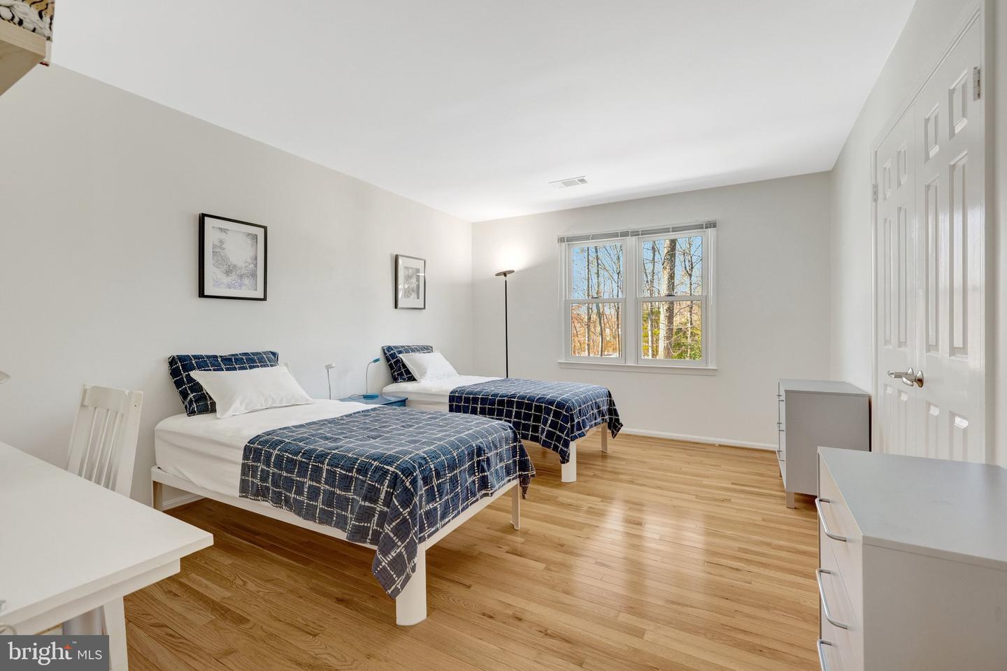 12111 HOLLY KNOLL CIR, GREAT FALLS, Virginia 22066, 4 Bedrooms Bedrooms, ,3 BathroomsBathrooms,Residential,For sale,12111 HOLLY KNOLL CIR,VAFX2287090 MLS # VAFX2287090