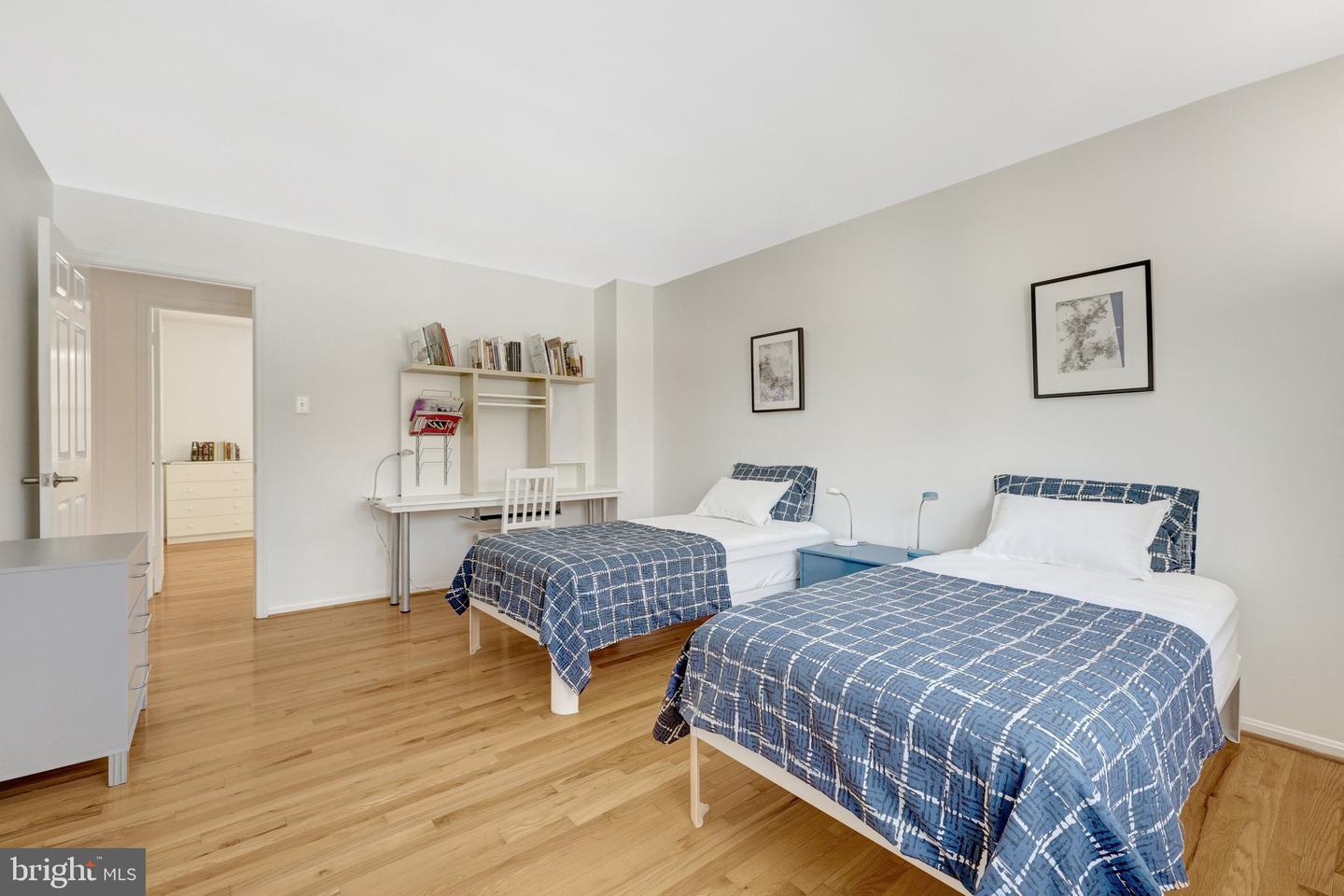 12111 HOLLY KNOLL CIR, GREAT FALLS, Virginia 22066, 4 Bedrooms Bedrooms, ,3 BathroomsBathrooms,Residential,For sale,12111 HOLLY KNOLL CIR,VAFX2287090 MLS # VAFX2287090