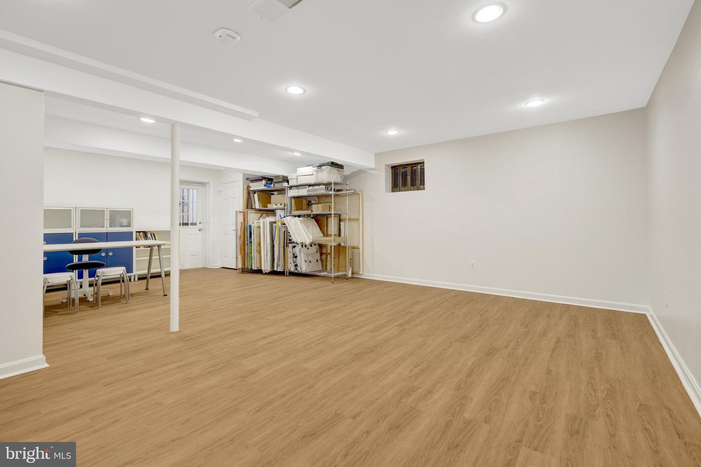 12111 HOLLY KNOLL CIR, GREAT FALLS, Virginia 22066, 4 Bedrooms Bedrooms, ,3 BathroomsBathrooms,Residential,For sale,12111 HOLLY KNOLL CIR,VAFX2287090 MLS # VAFX2287090