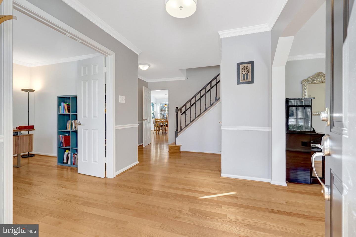 12111 HOLLY KNOLL CIR, GREAT FALLS, Virginia 22066, 4 Bedrooms Bedrooms, ,3 BathroomsBathrooms,Residential,For sale,12111 HOLLY KNOLL CIR,VAFX2287090 MLS # VAFX2287090