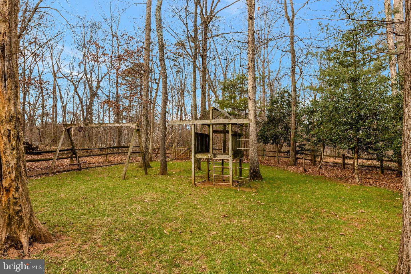 12111 HOLLY KNOLL CIR, GREAT FALLS, Virginia 22066, 4 Bedrooms Bedrooms, ,3 BathroomsBathrooms,Residential,For sale,12111 HOLLY KNOLL CIR,VAFX2287090 MLS # VAFX2287090