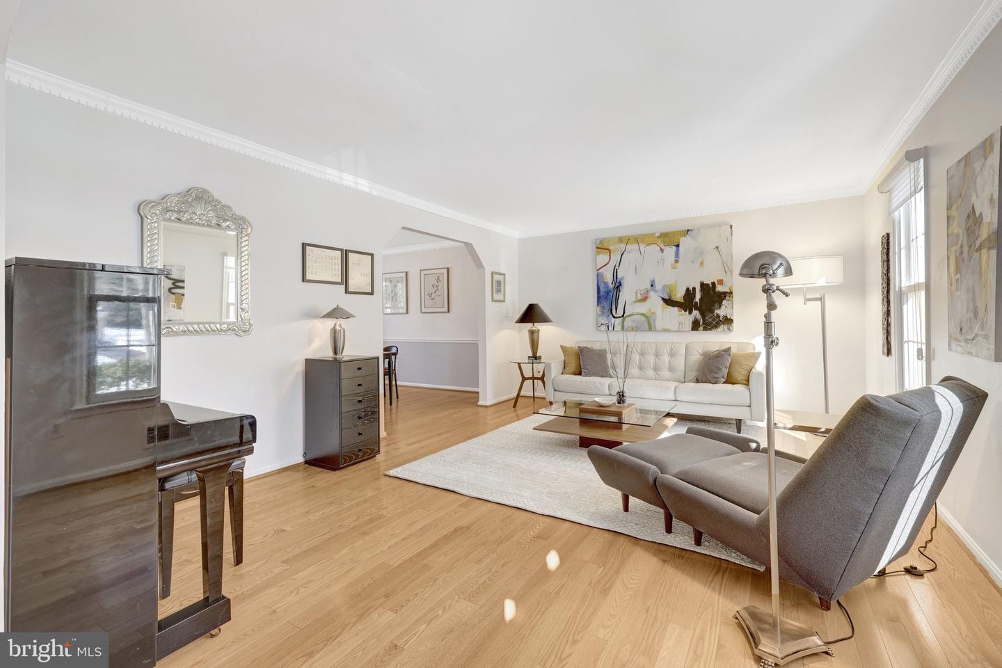 12111 HOLLY KNOLL CIR, GREAT FALLS, Virginia 22066, 4 Bedrooms Bedrooms, ,3 BathroomsBathrooms,Residential,For sale,12111 HOLLY KNOLL CIR,VAFX2287090 MLS # VAFX2287090