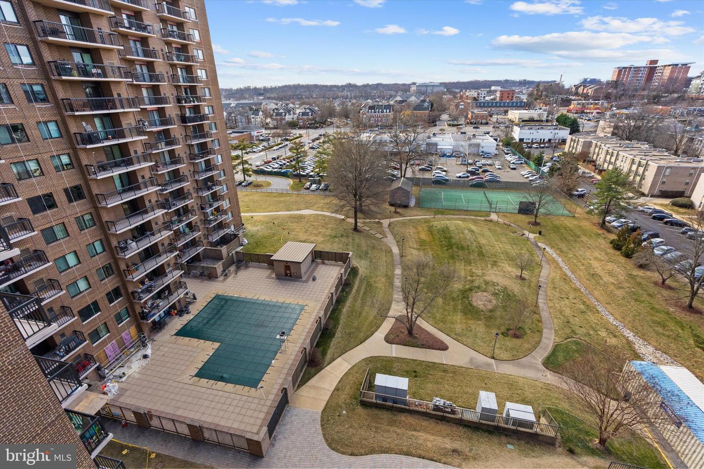 200 N PICKETT ST #1013, ALEXANDRIA, Virginia 22304, 2 Bedrooms Bedrooms, ,2 BathroomsBathrooms,Residential,For sale,200 N PICKETT ST #1013,VAAX2053446 MLS # VAAX2053446