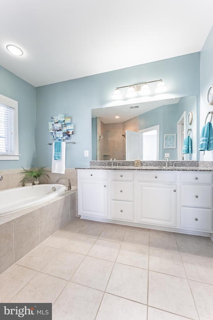 7921 CULLODEN CREST LN, GAINESVILLE, Virginia 20155, 3 Bedrooms Bedrooms, ,3 BathroomsBathrooms,Residential,For sale,7921 CULLODEN CREST LN,VAPW2111094 MLS # VAPW2111094