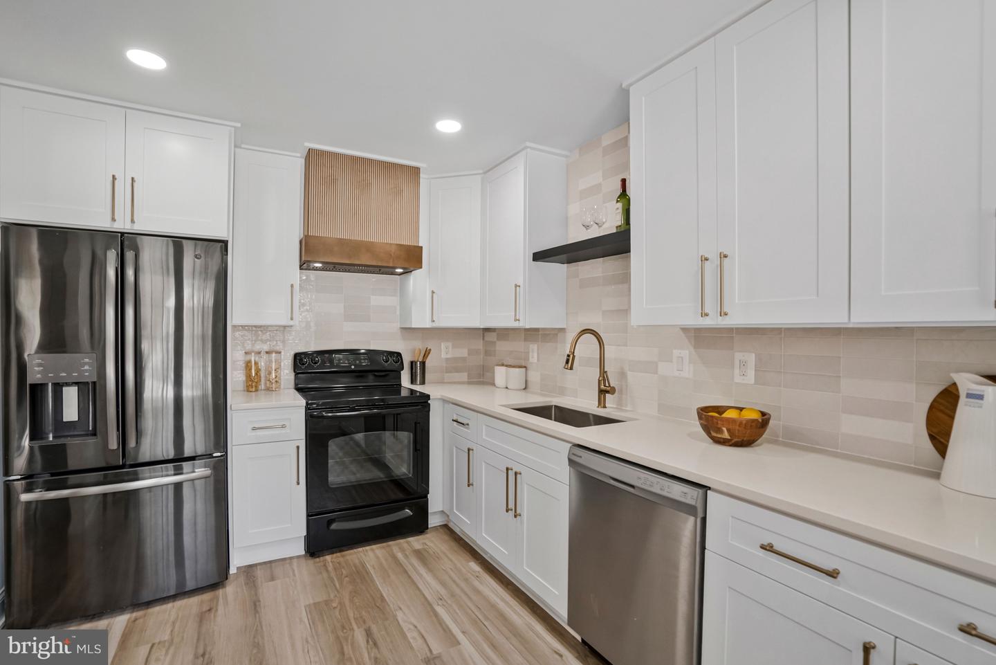 6143 GREEN HOLLOW CT, SPRINGFIELD, Virginia 22152, 3 Bedrooms Bedrooms, ,3 BathroomsBathrooms,Residential,For sale,6143 GREEN HOLLOW CT,VAFX2287174 MLS # VAFX2287174