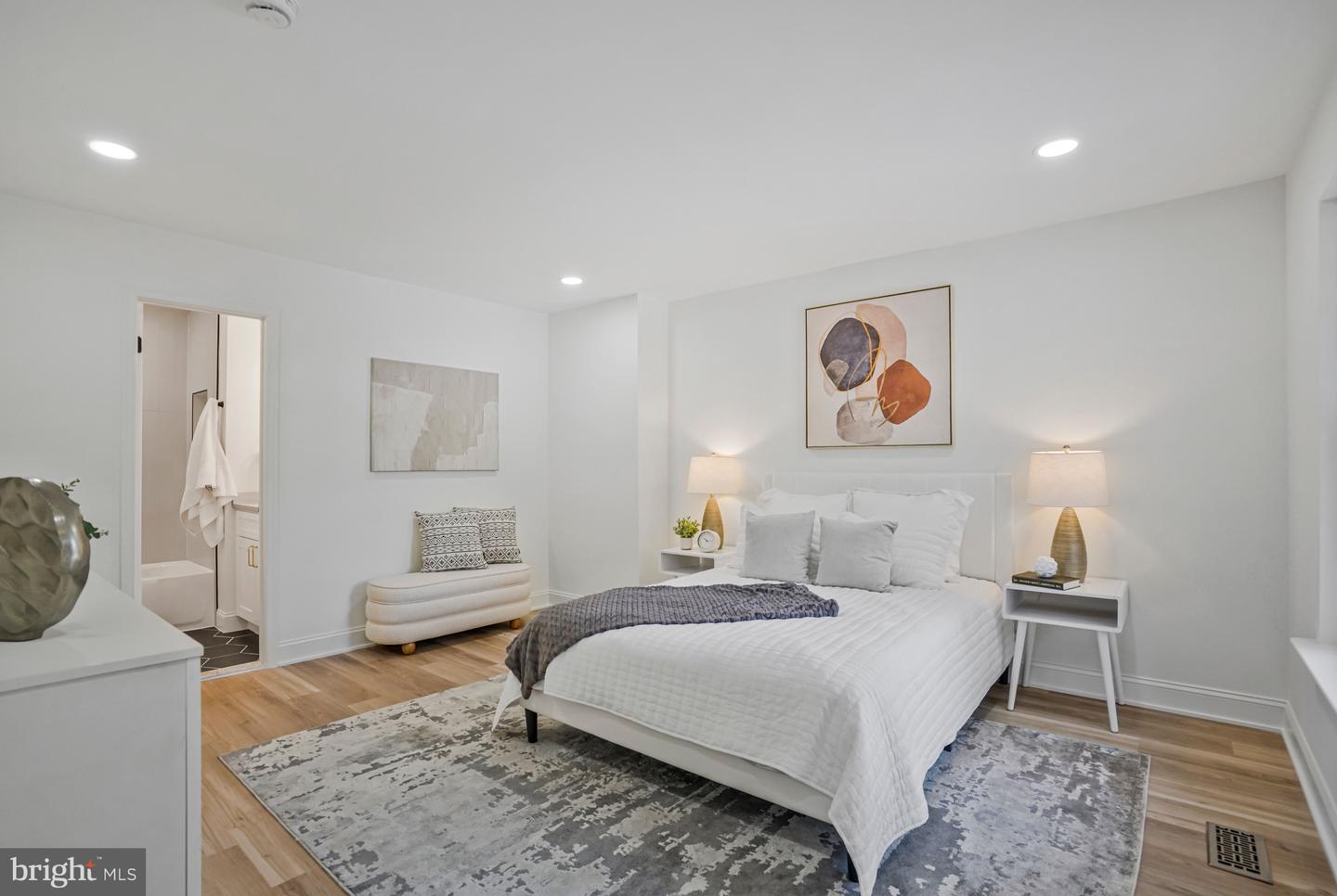 6143 GREEN HOLLOW CT, SPRINGFIELD, Virginia 22152, 3 Bedrooms Bedrooms, ,3 BathroomsBathrooms,Residential,For sale,6143 GREEN HOLLOW CT,VAFX2287174 MLS # VAFX2287174