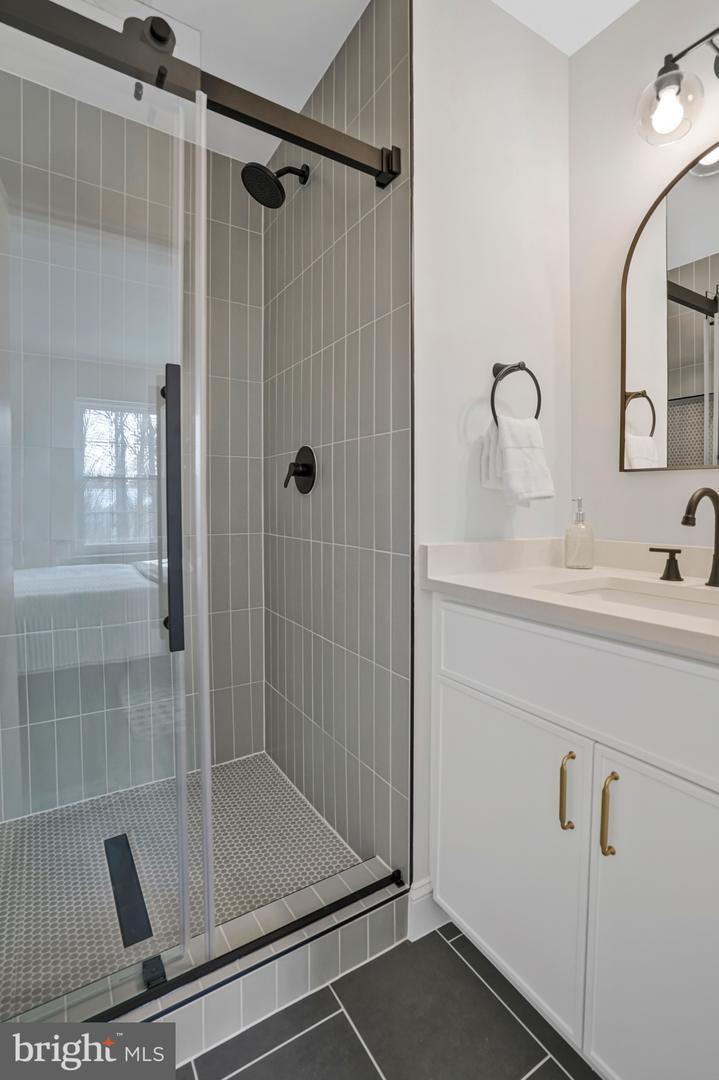 6143 GREEN HOLLOW CT, SPRINGFIELD, Virginia 22152, 3 Bedrooms Bedrooms, ,3 BathroomsBathrooms,Residential,For sale,6143 GREEN HOLLOW CT,VAFX2287174 MLS # VAFX2287174