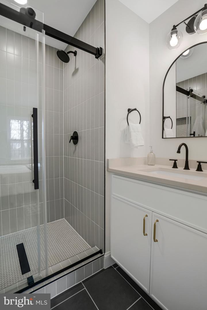 6143 GREEN HOLLOW CT, SPRINGFIELD, Virginia 22152, 3 Bedrooms Bedrooms, ,3 BathroomsBathrooms,Residential,For sale,6143 GREEN HOLLOW CT,VAFX2287174 MLS # VAFX2287174