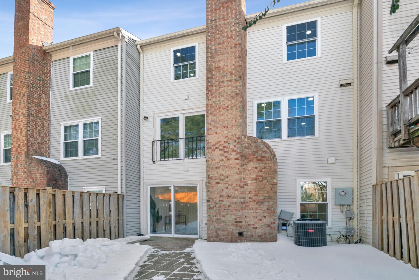 6143 GREEN HOLLOW CT, SPRINGFIELD, Virginia 22152, 3 Bedrooms Bedrooms, ,3 BathroomsBathrooms,Residential,For sale,6143 GREEN HOLLOW CT,VAFX2287174 MLS # VAFX2287174