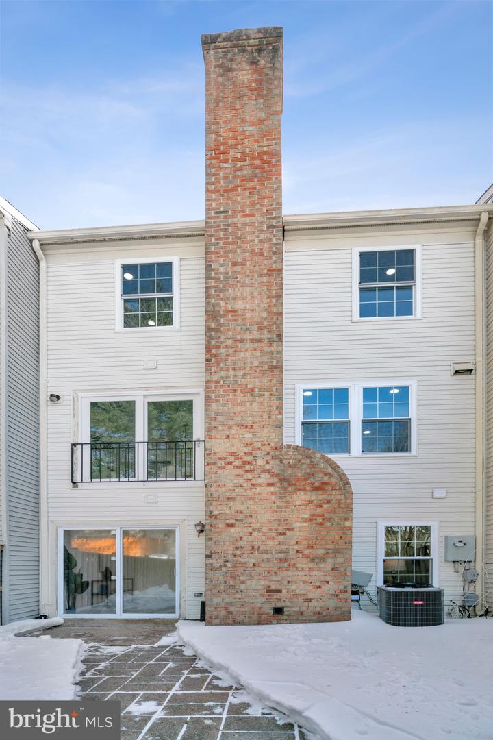 6143 GREEN HOLLOW CT, SPRINGFIELD, Virginia 22152, 3 Bedrooms Bedrooms, ,3 BathroomsBathrooms,Residential,For sale,6143 GREEN HOLLOW CT,VAFX2287174 MLS # VAFX2287174