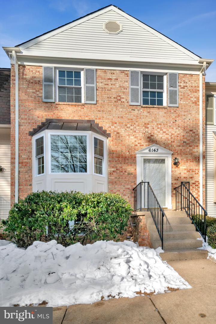 6143 GREEN HOLLOW CT, SPRINGFIELD, Virginia 22152, 3 Bedrooms Bedrooms, ,3 BathroomsBathrooms,Residential,For sale,6143 GREEN HOLLOW CT,VAFX2287174 MLS # VAFX2287174