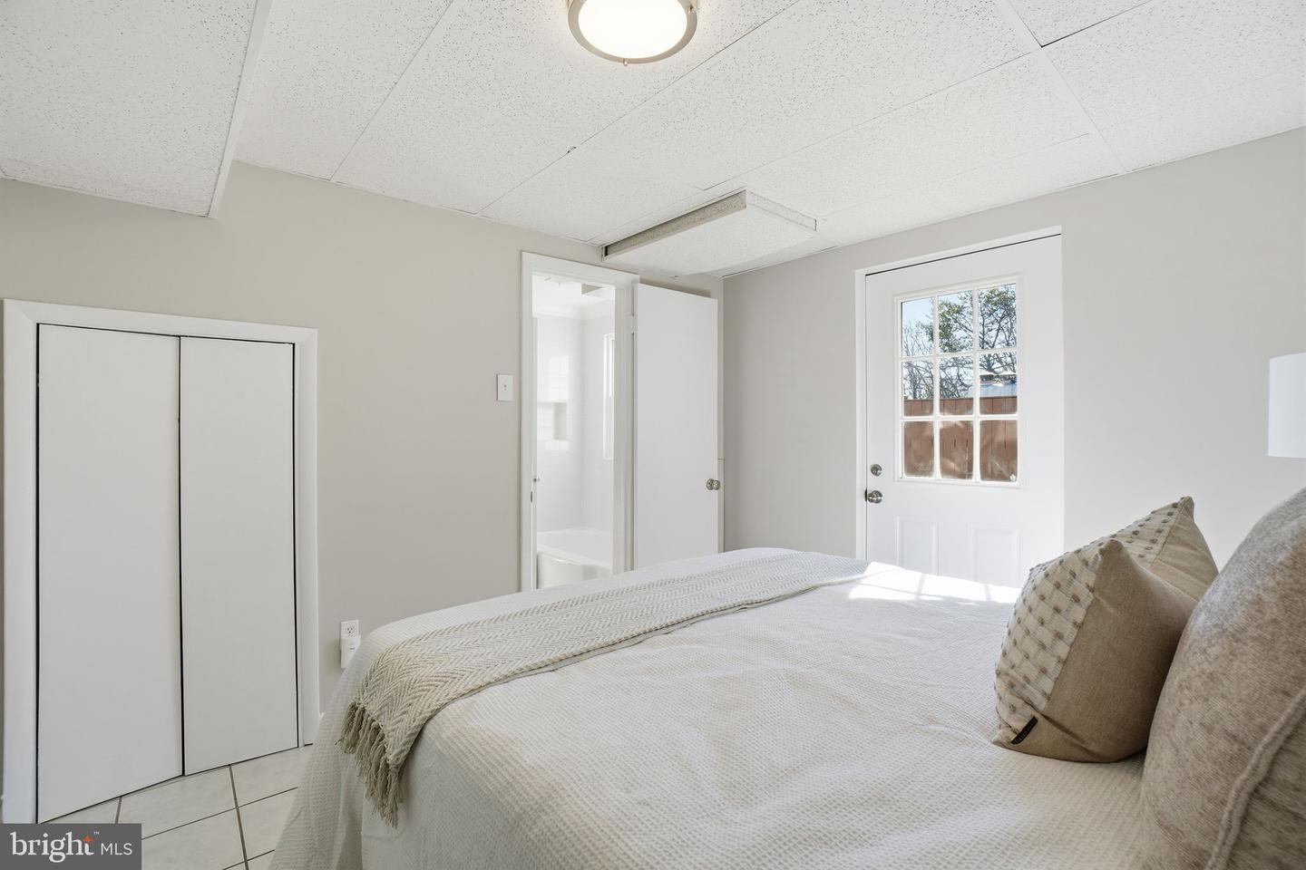 1808 N JOHNSON ST, ARLINGTON, Virginia 22207, 4 Bedrooms Bedrooms, ,2 BathroomsBathrooms,Residential,For sale,1808 N JOHNSON ST,VAAR2067988 MLS # VAAR2067988