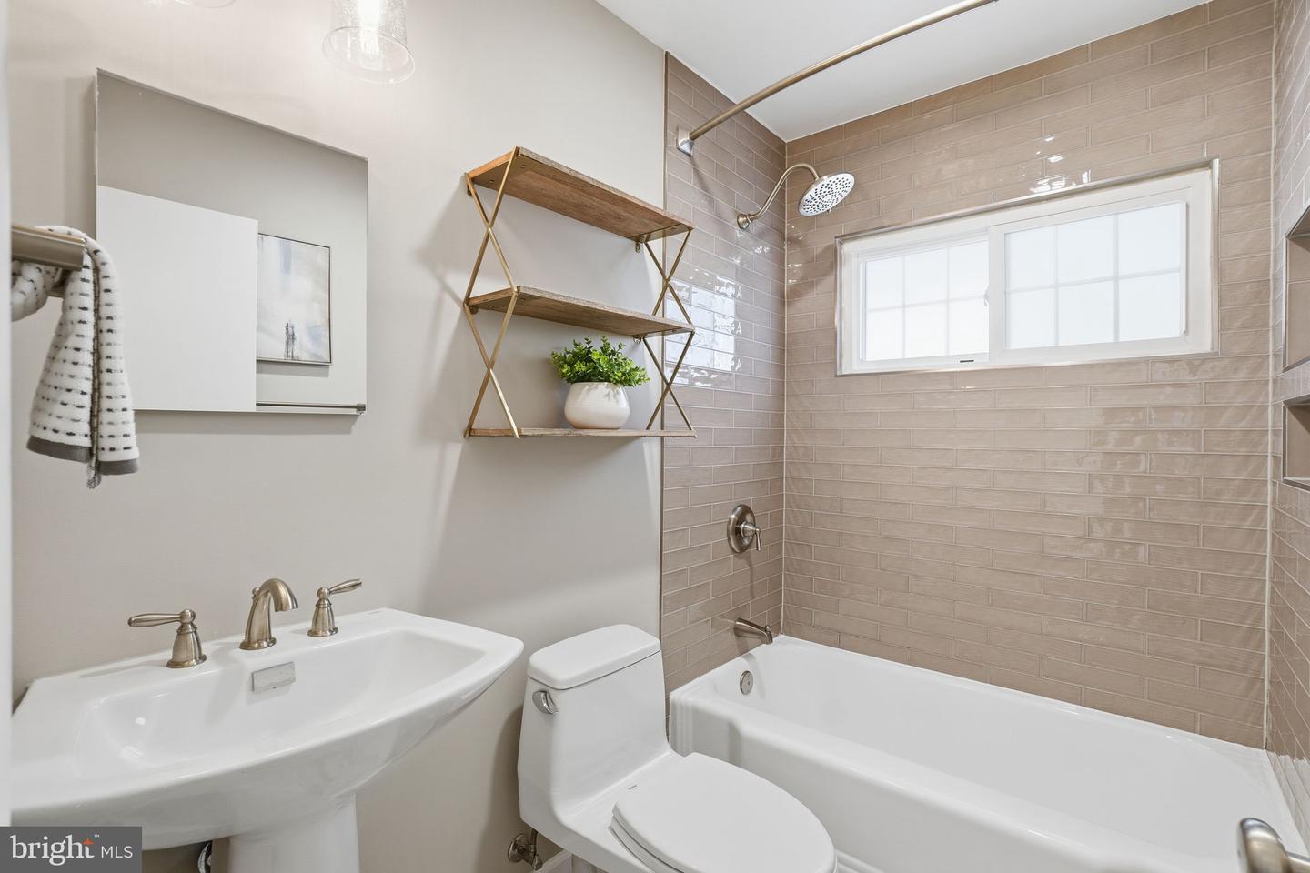 1808 N JOHNSON ST, ARLINGTON, Virginia 22207, 4 Bedrooms Bedrooms, ,2 BathroomsBathrooms,Residential,For sale,1808 N JOHNSON ST,VAAR2067988 MLS # VAAR2067988