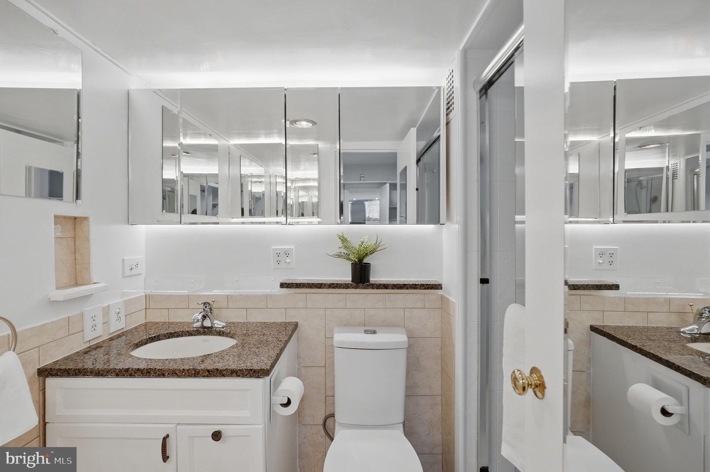 3001 VEAZEY NW #116, WASHINGTON, District Of Columbia 20008, 2 Bedrooms Bedrooms, ,2 BathroomsBathrooms,Residential,For sale,3001 VEAZEY NW #116,DCDC2242878 MLS # DCDC2242878