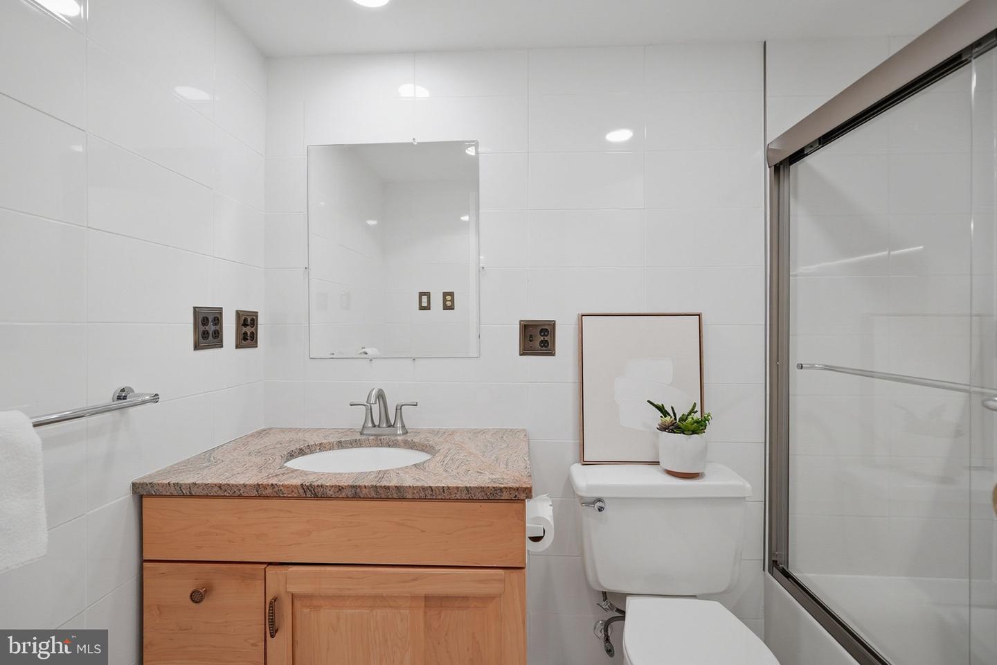 3001 VEAZEY NW #116, WASHINGTON, District Of Columbia 20008, 2 Bedrooms Bedrooms, ,2 BathroomsBathrooms,Residential,For sale,3001 VEAZEY NW #116,DCDC2242878 MLS # DCDC2242878