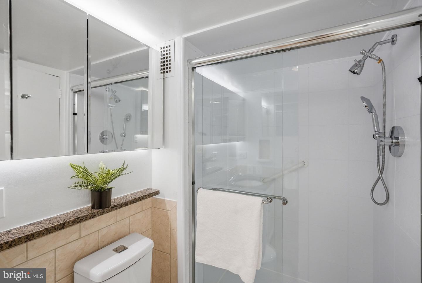 3001 VEAZEY NW #116, WASHINGTON, District Of Columbia 20008, 2 Bedrooms Bedrooms, ,2 BathroomsBathrooms,Residential,For sale,3001 VEAZEY NW #116,DCDC2242878 MLS # DCDC2242878