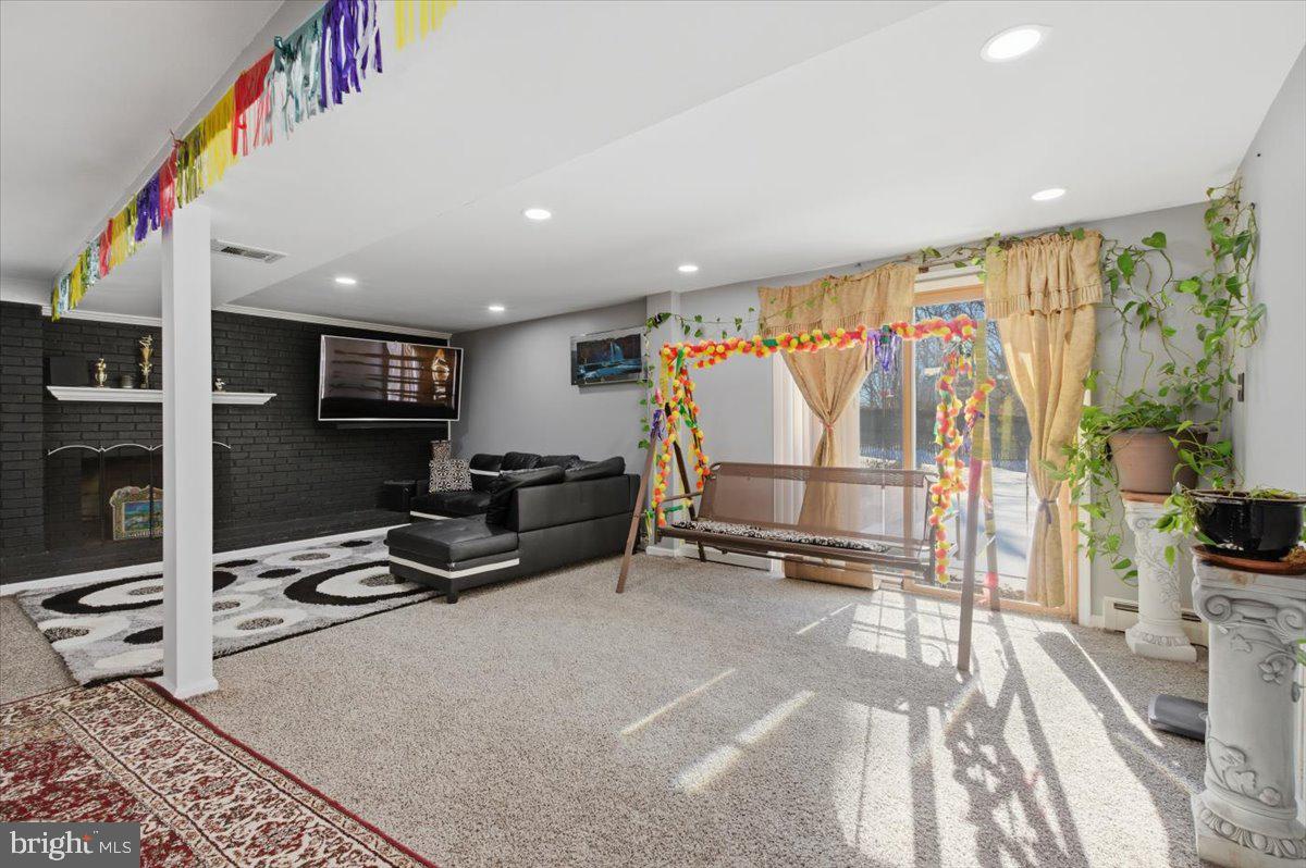 4907 KENYON CT, WOODBRIDGE, Virginia 22193, 4 Bedrooms Bedrooms, ,3 BathroomsBathrooms,Residential,For sale,4907 KENYON CT,VAPW2111064 MLS # VAPW2111064