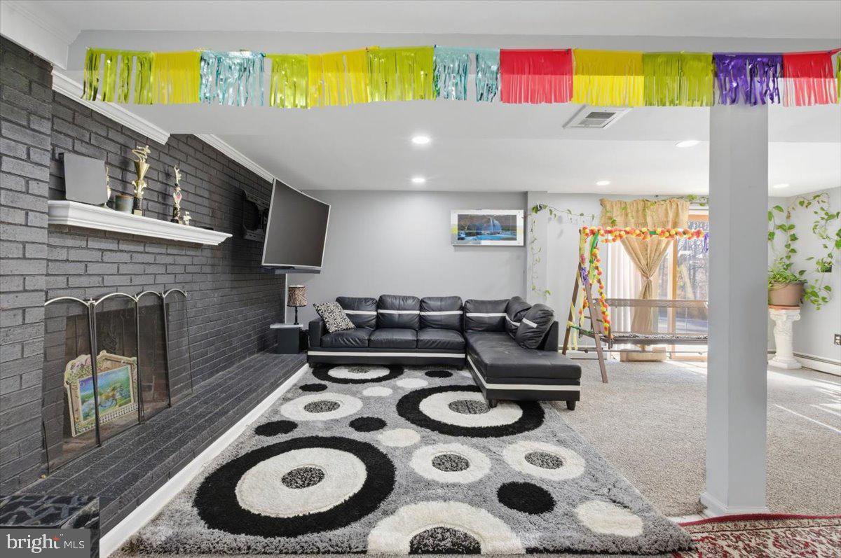 4907 KENYON CT, WOODBRIDGE, Virginia 22193, 4 Bedrooms Bedrooms, ,3 BathroomsBathrooms,Residential,For sale,4907 KENYON CT,VAPW2111064 MLS # VAPW2111064