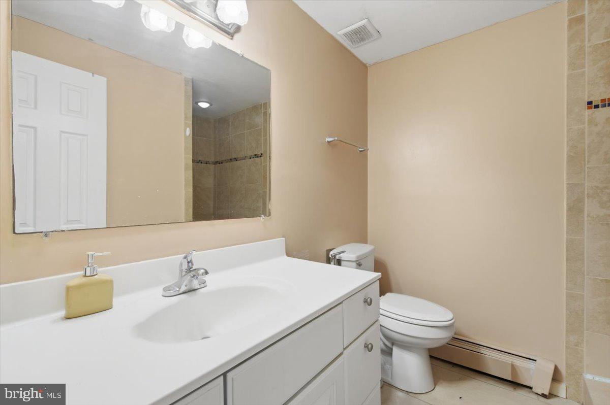 4907 KENYON CT, WOODBRIDGE, Virginia 22193, 4 Bedrooms Bedrooms, ,3 BathroomsBathrooms,Residential,For sale,4907 KENYON CT,VAPW2111064 MLS # VAPW2111064