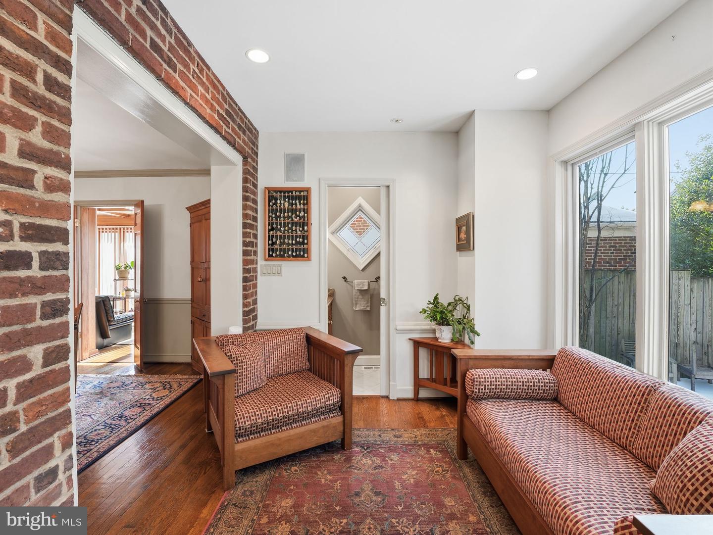 1812 N HANCOCK ST, ARLINGTON, Virginia 22201, 2 Bedrooms Bedrooms, ,3 BathroomsBathrooms,Residential,For sale,1812 N HANCOCK ST,VAAR2068040 MLS # VAAR2068040
