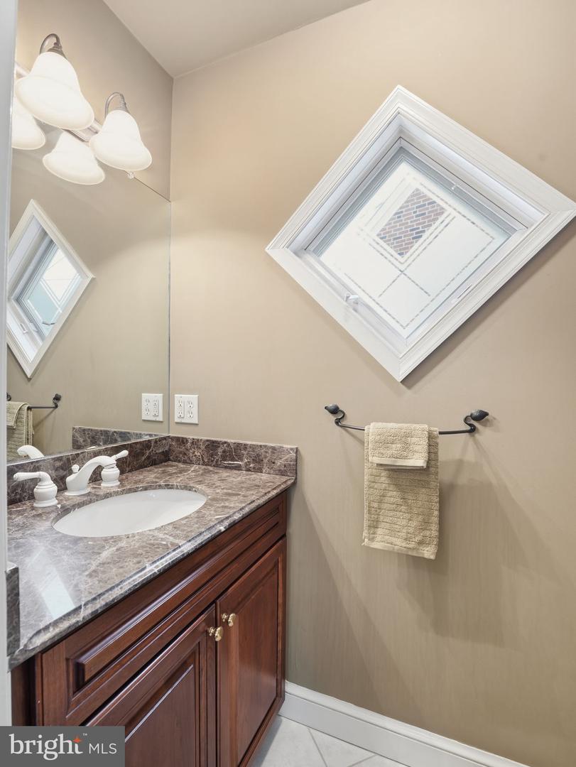 1812 N HANCOCK ST, ARLINGTON, Virginia 22201, 2 Bedrooms Bedrooms, ,3 BathroomsBathrooms,Residential,For sale,1812 N HANCOCK ST,VAAR2068040 MLS # VAAR2068040