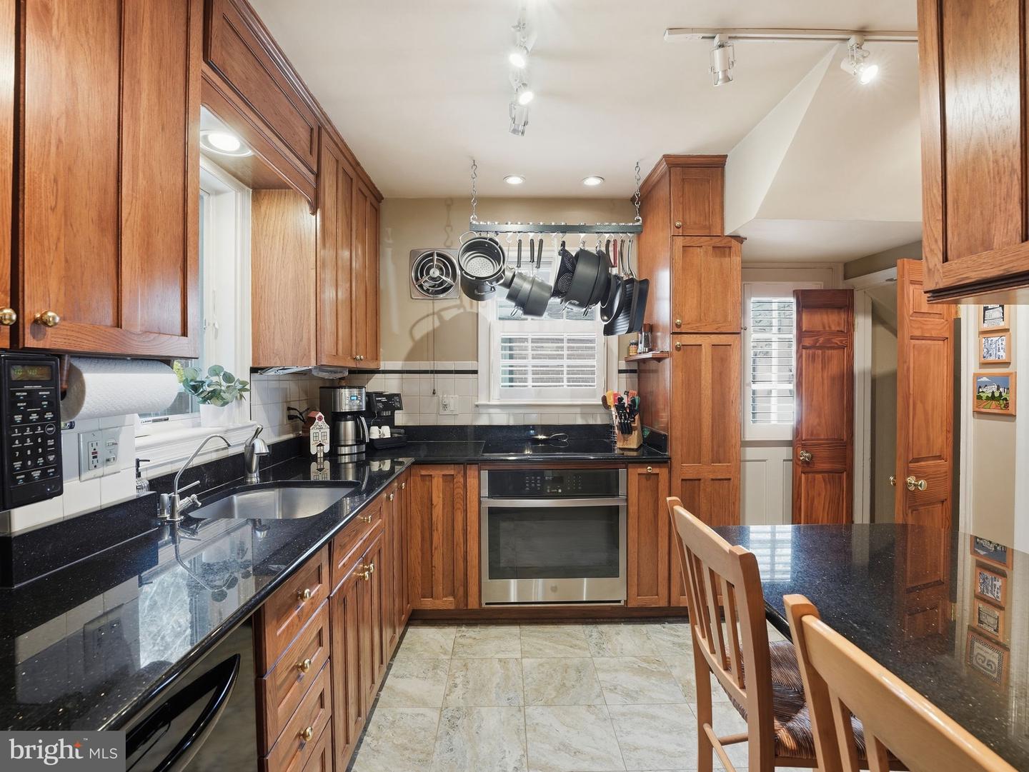 1812 N HANCOCK ST, ARLINGTON, Virginia 22201, 2 Bedrooms Bedrooms, ,3 BathroomsBathrooms,Residential,For sale,1812 N HANCOCK ST,VAAR2068040 MLS # VAAR2068040