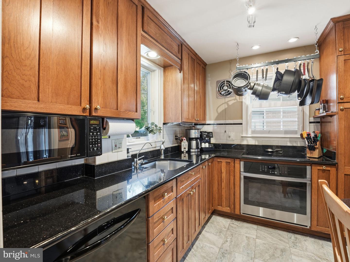 1812 N HANCOCK ST, ARLINGTON, Virginia 22201, 2 Bedrooms Bedrooms, ,3 BathroomsBathrooms,Residential,For sale,1812 N HANCOCK ST,VAAR2068040 MLS # VAAR2068040