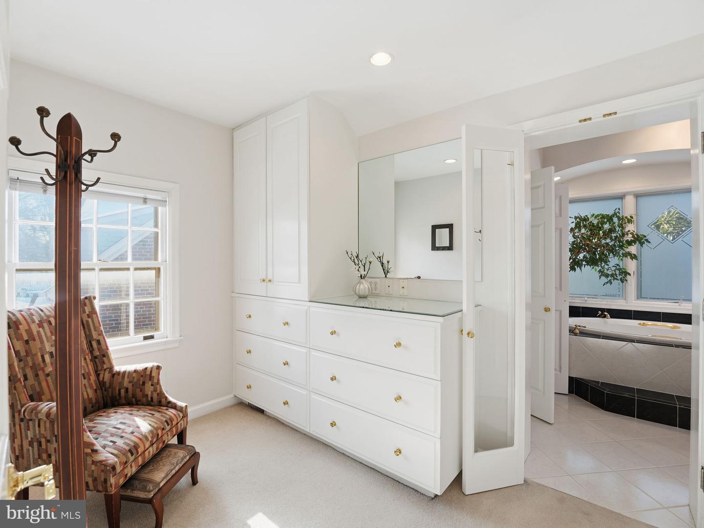 1812 N HANCOCK ST, ARLINGTON, Virginia 22201, 2 Bedrooms Bedrooms, ,3 BathroomsBathrooms,Residential,For sale,1812 N HANCOCK ST,VAAR2068040 MLS # VAAR2068040