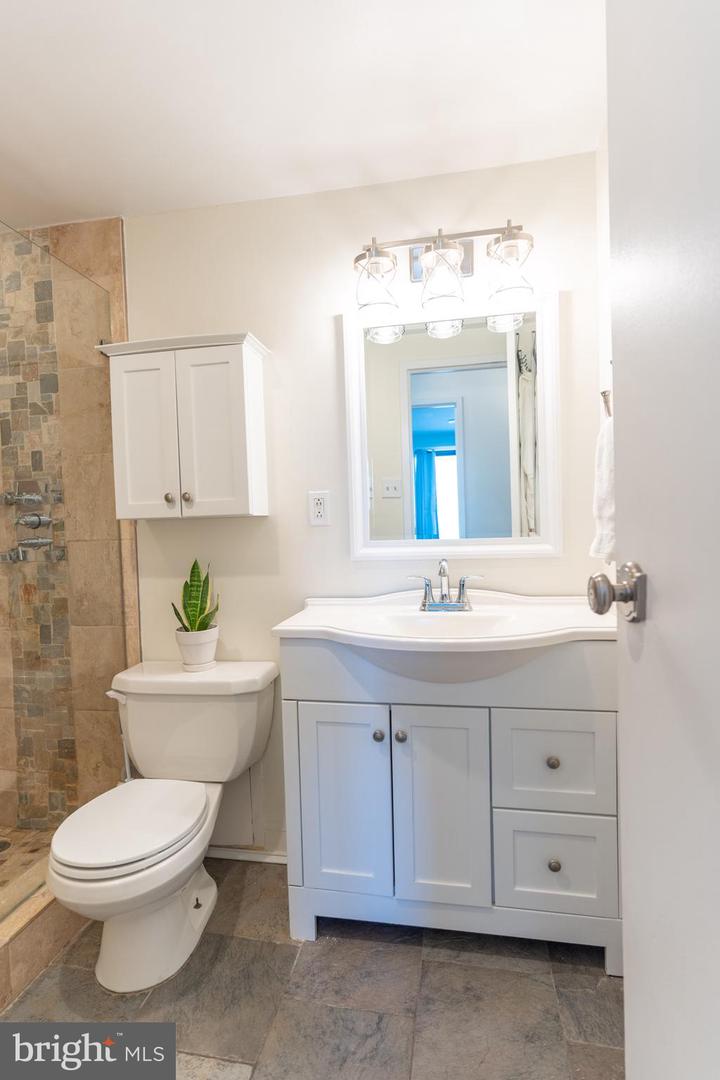 4141 N HENDERSON RD #1116, ARLINGTON, Virginia 22203, 1 Bedroom Bedrooms, ,1 BathroomBathrooms,Residential,For sale,4141 N HENDERSON RD #1116,VAAR2068050 MLS # VAAR2068050