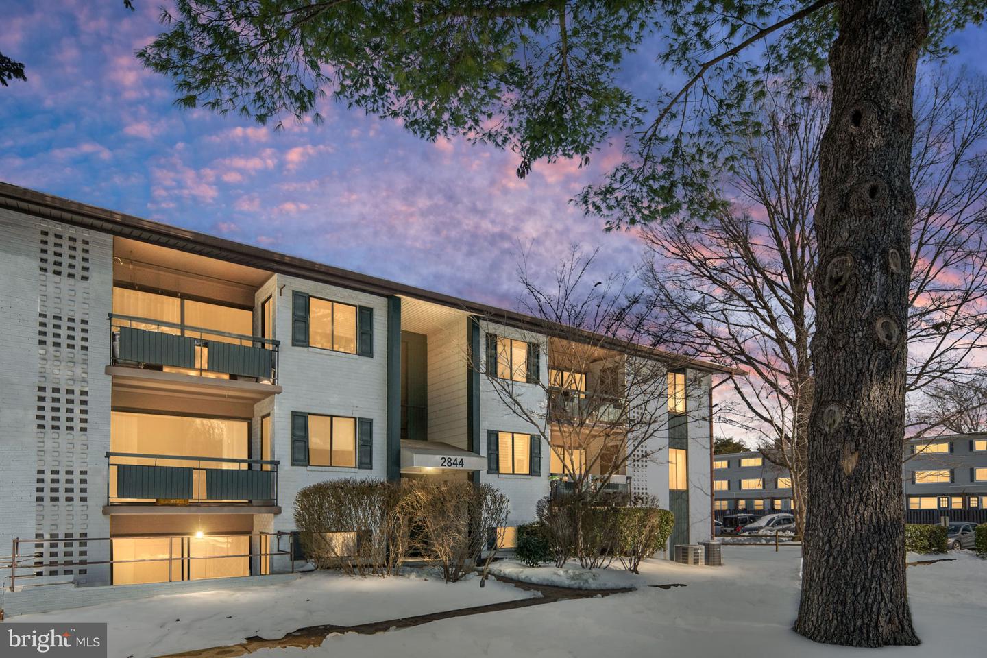 2844 DOVER LN #302, FALLS CHURCH, Virginia 22042, 3 Bedrooms Bedrooms, ,2 BathroomsBathrooms,Residential,For sale,2844 DOVER LN #302,VAFX2287290 MLS # VAFX2287290