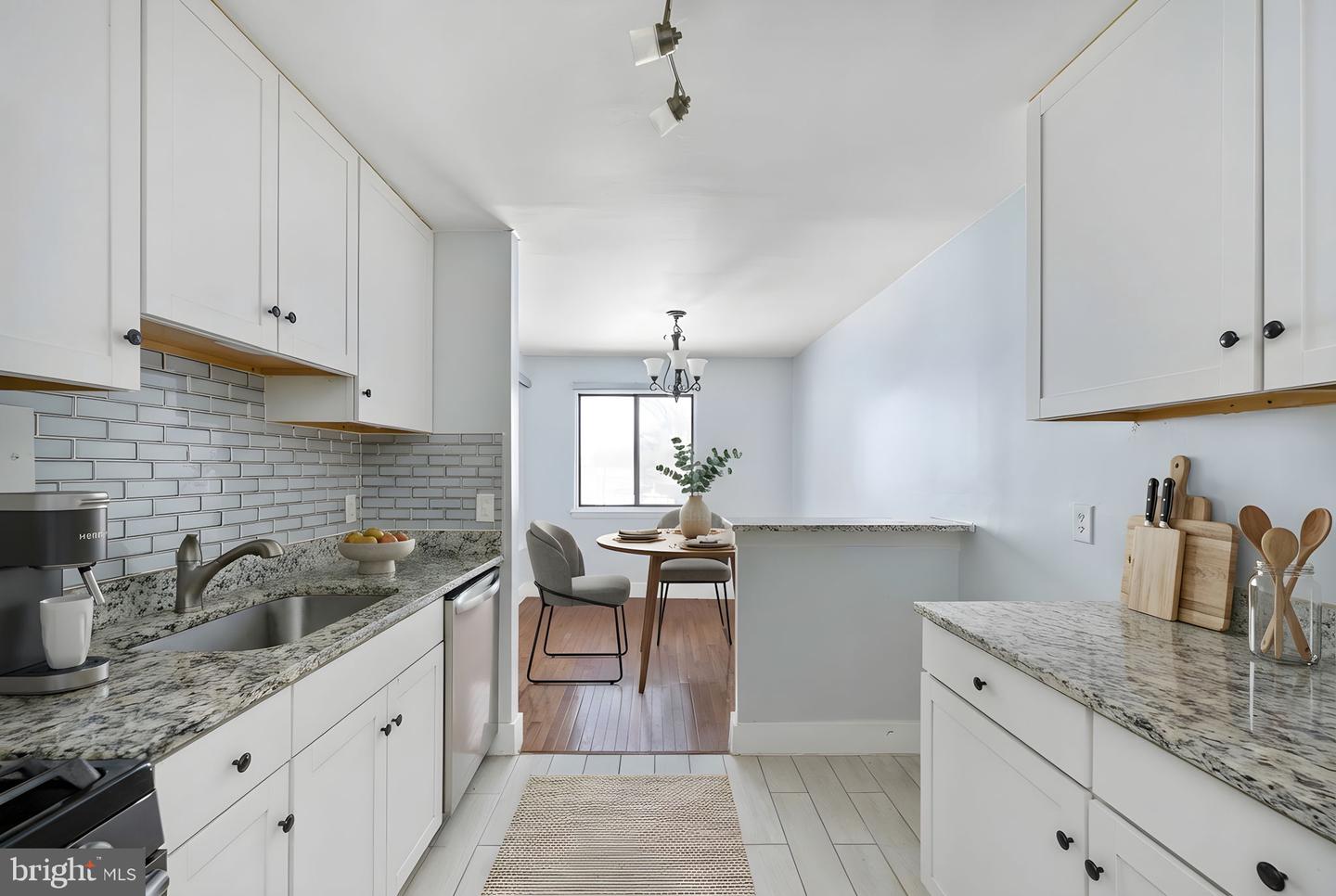 2844 DOVER LN #302, FALLS CHURCH, Virginia 22042, 3 Bedrooms Bedrooms, ,2 BathroomsBathrooms,Residential,For sale,2844 DOVER LN #302,VAFX2287290 MLS # VAFX2287290