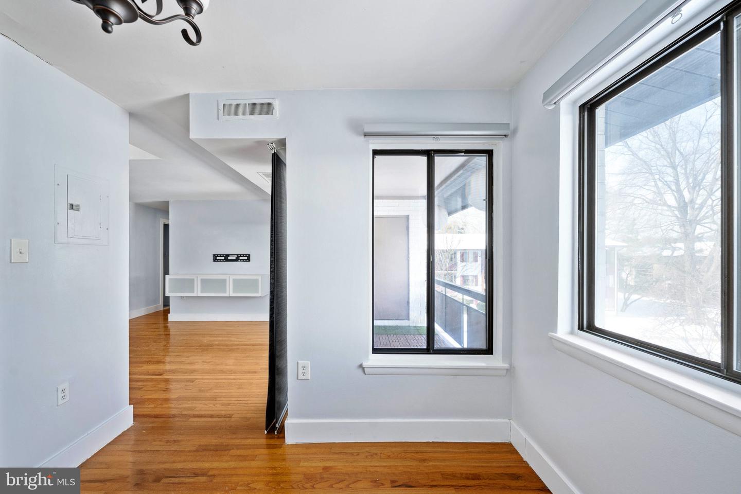 2844 DOVER LN #302, FALLS CHURCH, Virginia 22042, 3 Bedrooms Bedrooms, ,2 BathroomsBathrooms,Residential,For sale,2844 DOVER LN #302,VAFX2287290 MLS # VAFX2287290