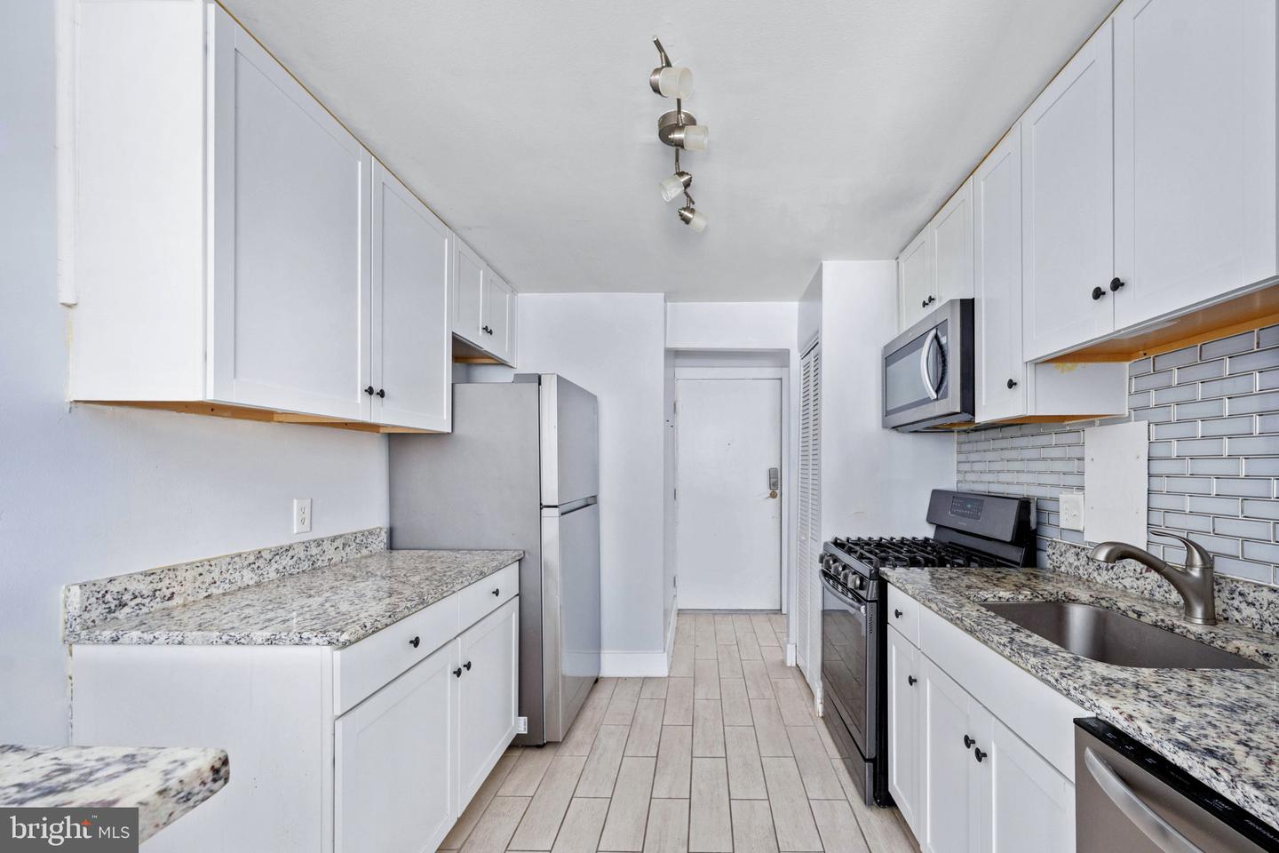 2844 DOVER LN #302, FALLS CHURCH, Virginia 22042, 3 Bedrooms Bedrooms, ,2 BathroomsBathrooms,Residential,For sale,2844 DOVER LN #302,VAFX2287290 MLS # VAFX2287290