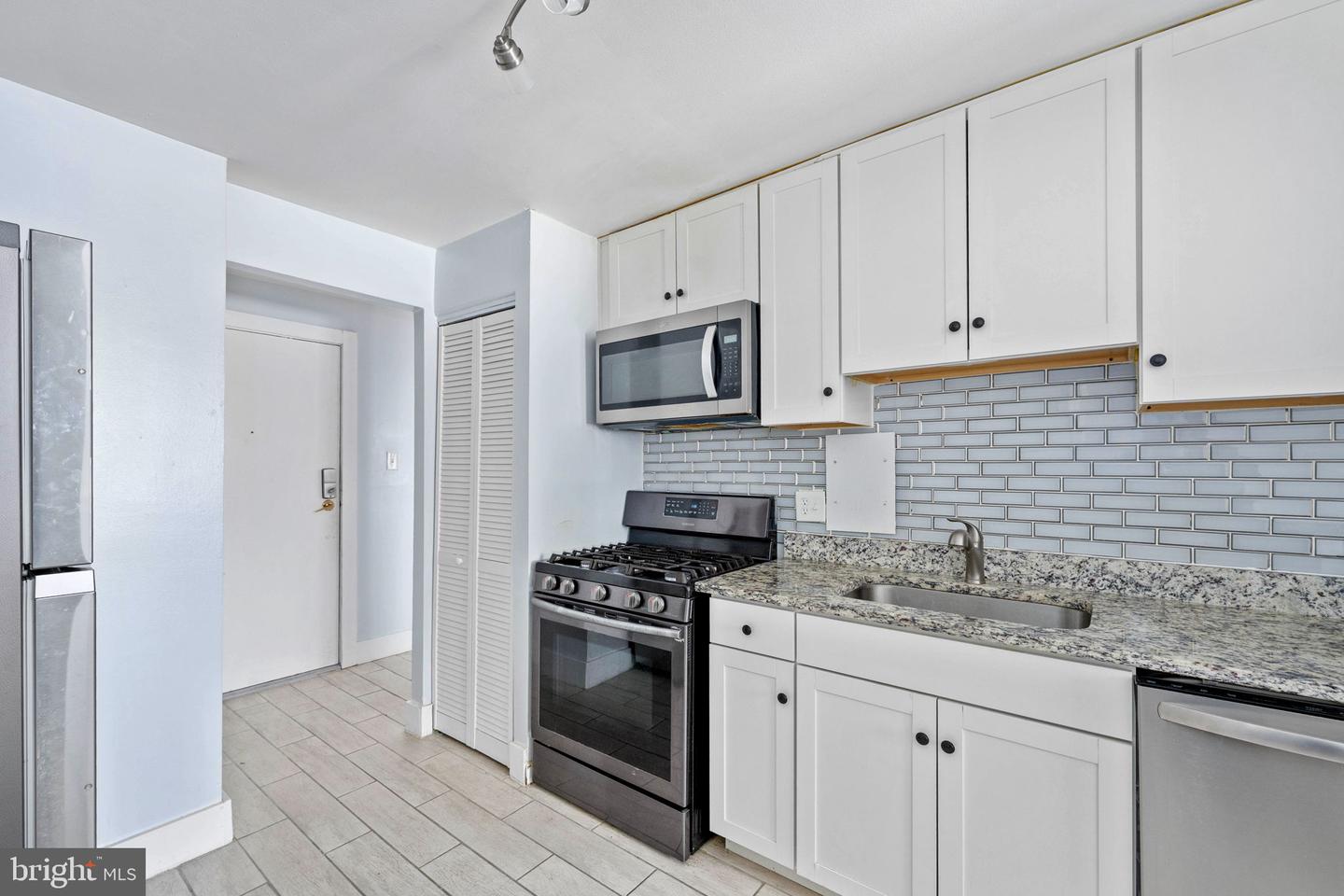 2844 DOVER LN #302, FALLS CHURCH, Virginia 22042, 3 Bedrooms Bedrooms, ,2 BathroomsBathrooms,Residential,For sale,2844 DOVER LN #302,VAFX2287290 MLS # VAFX2287290