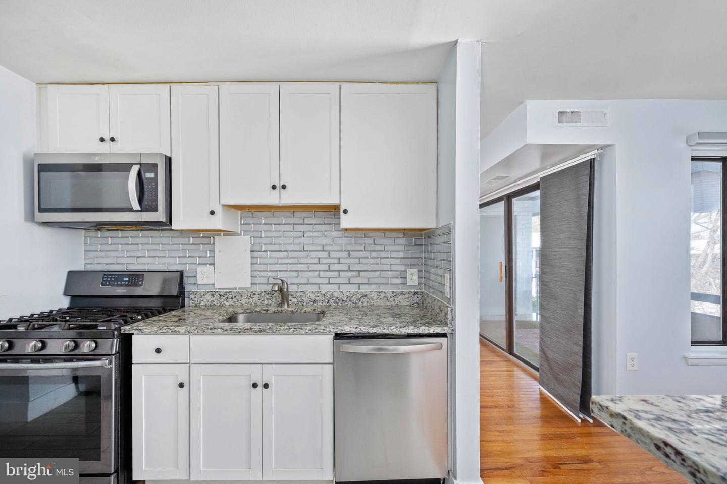 2844 DOVER LN #302, FALLS CHURCH, Virginia 22042, 3 Bedrooms Bedrooms, ,2 BathroomsBathrooms,Residential,For sale,2844 DOVER LN #302,VAFX2287290 MLS # VAFX2287290