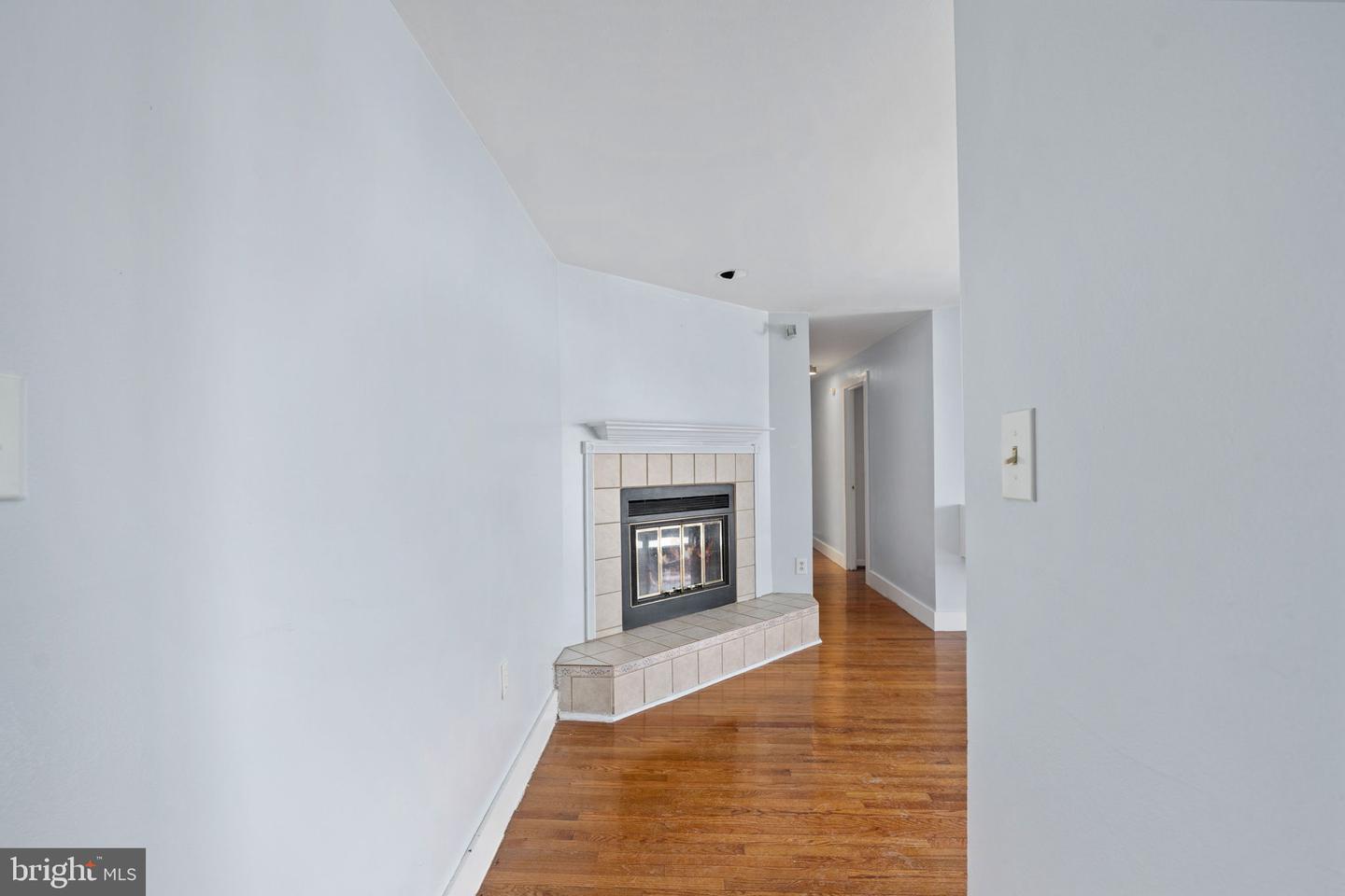 2844 DOVER LN #302, FALLS CHURCH, Virginia 22042, 3 Bedrooms Bedrooms, ,2 BathroomsBathrooms,Residential,For sale,2844 DOVER LN #302,VAFX2287290 MLS # VAFX2287290