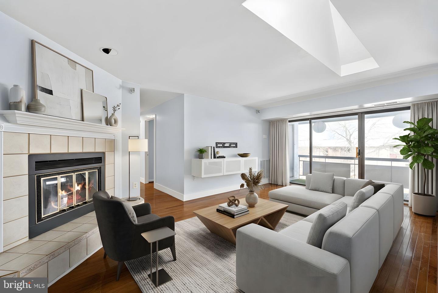 2844 DOVER LN #302, FALLS CHURCH, Virginia 22042, 3 Bedrooms Bedrooms, ,2 BathroomsBathrooms,Residential,For sale,2844 DOVER LN #302,VAFX2287290 MLS # VAFX2287290