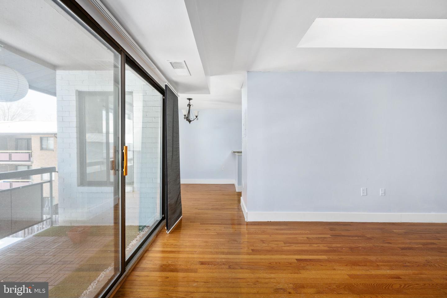 2844 DOVER LN #302, FALLS CHURCH, Virginia 22042, 3 Bedrooms Bedrooms, ,2 BathroomsBathrooms,Residential,For sale,2844 DOVER LN #302,VAFX2287290 MLS # VAFX2287290